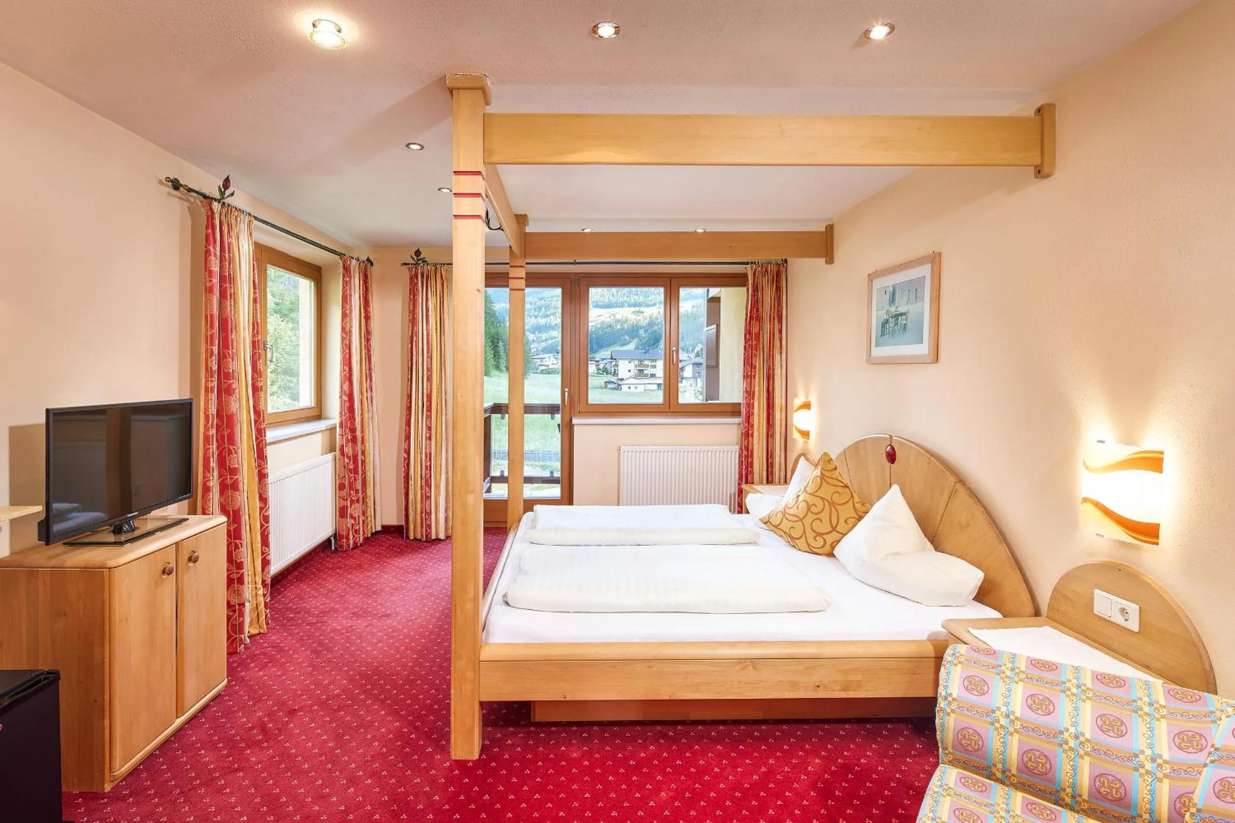 Photo of the whole room, Bed in Hotel Sunny Sölden