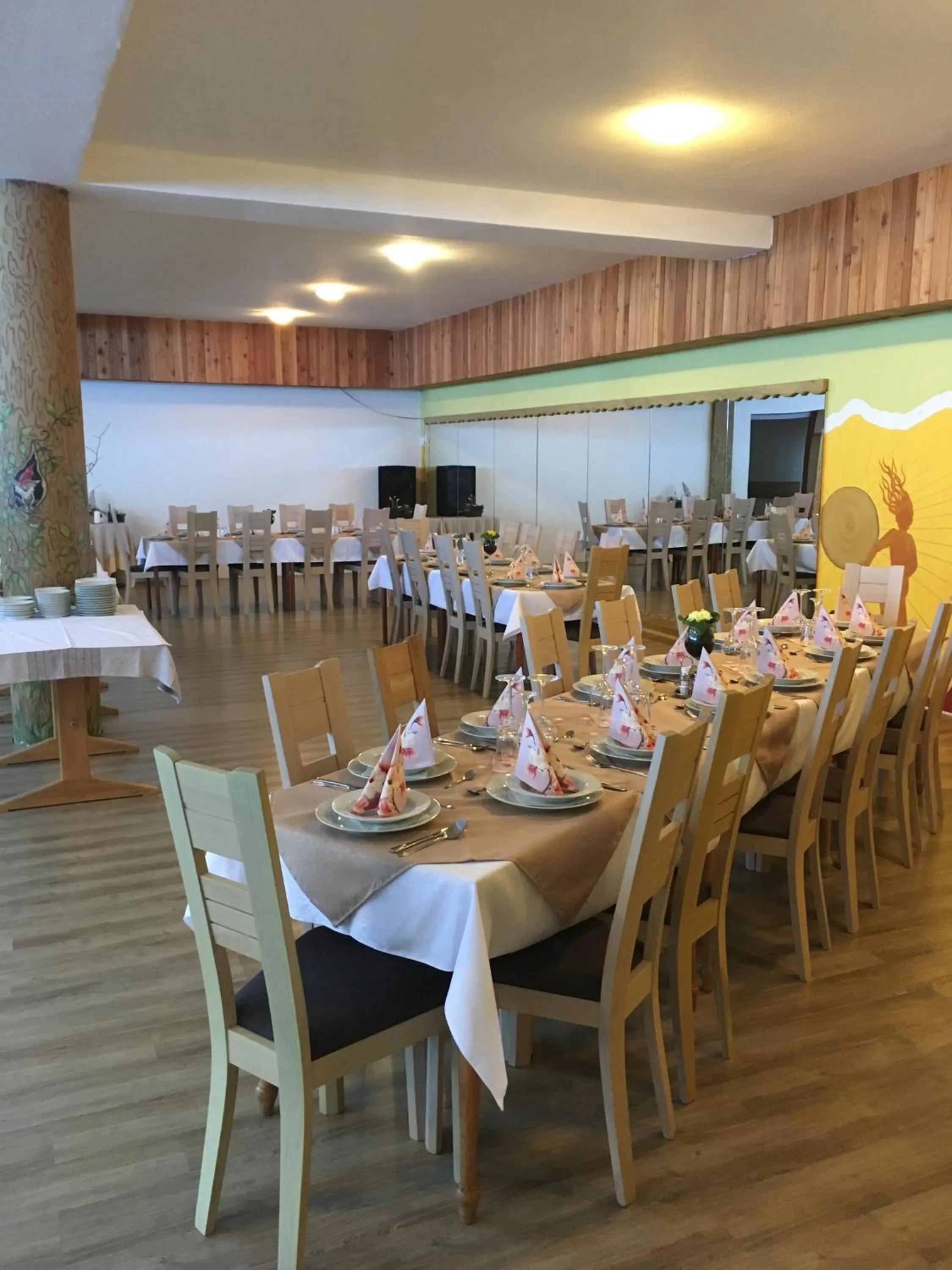 Restaurant/places to eat in Rute Hotel and Apartments