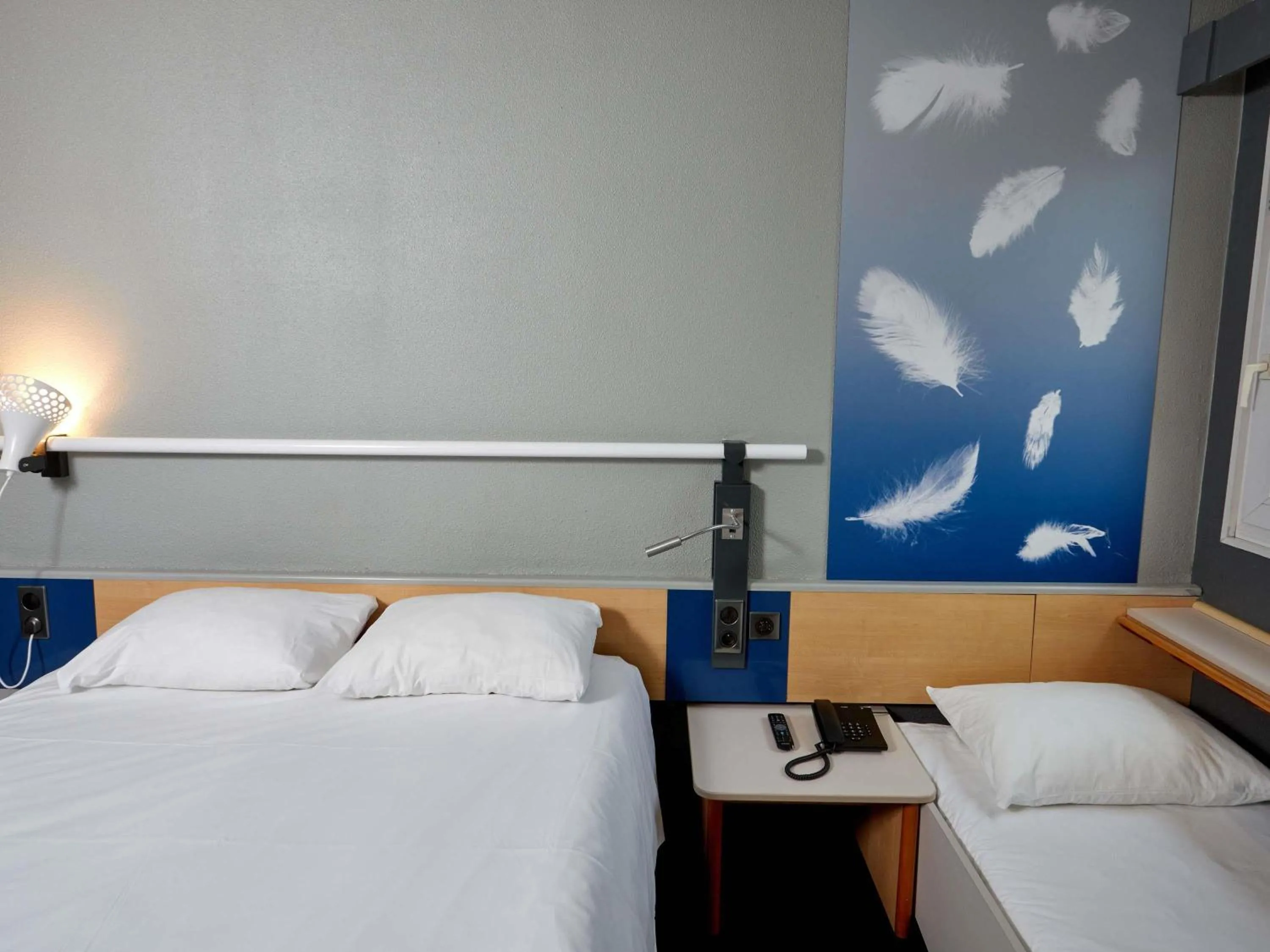 Bedroom, Bed in ibis Auxerre Sud