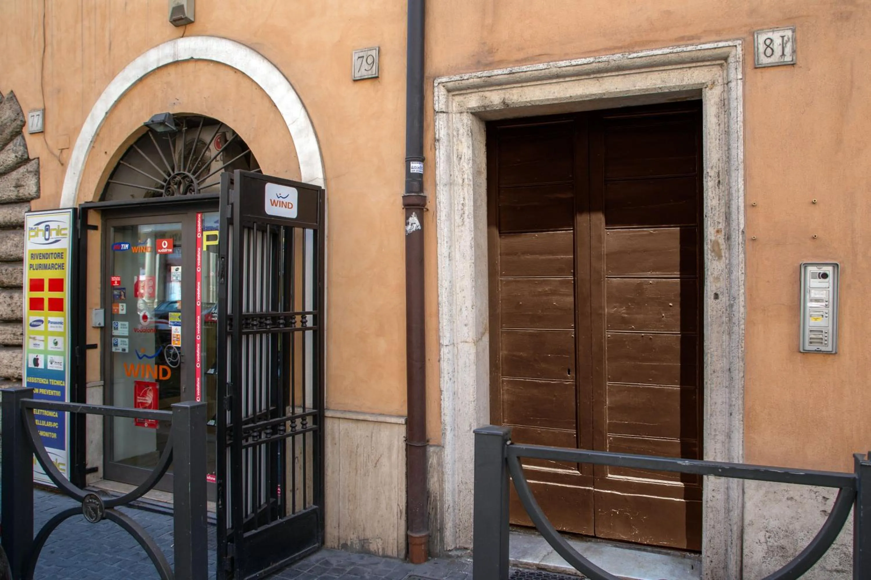 Property building in I Fiumi Di Navona