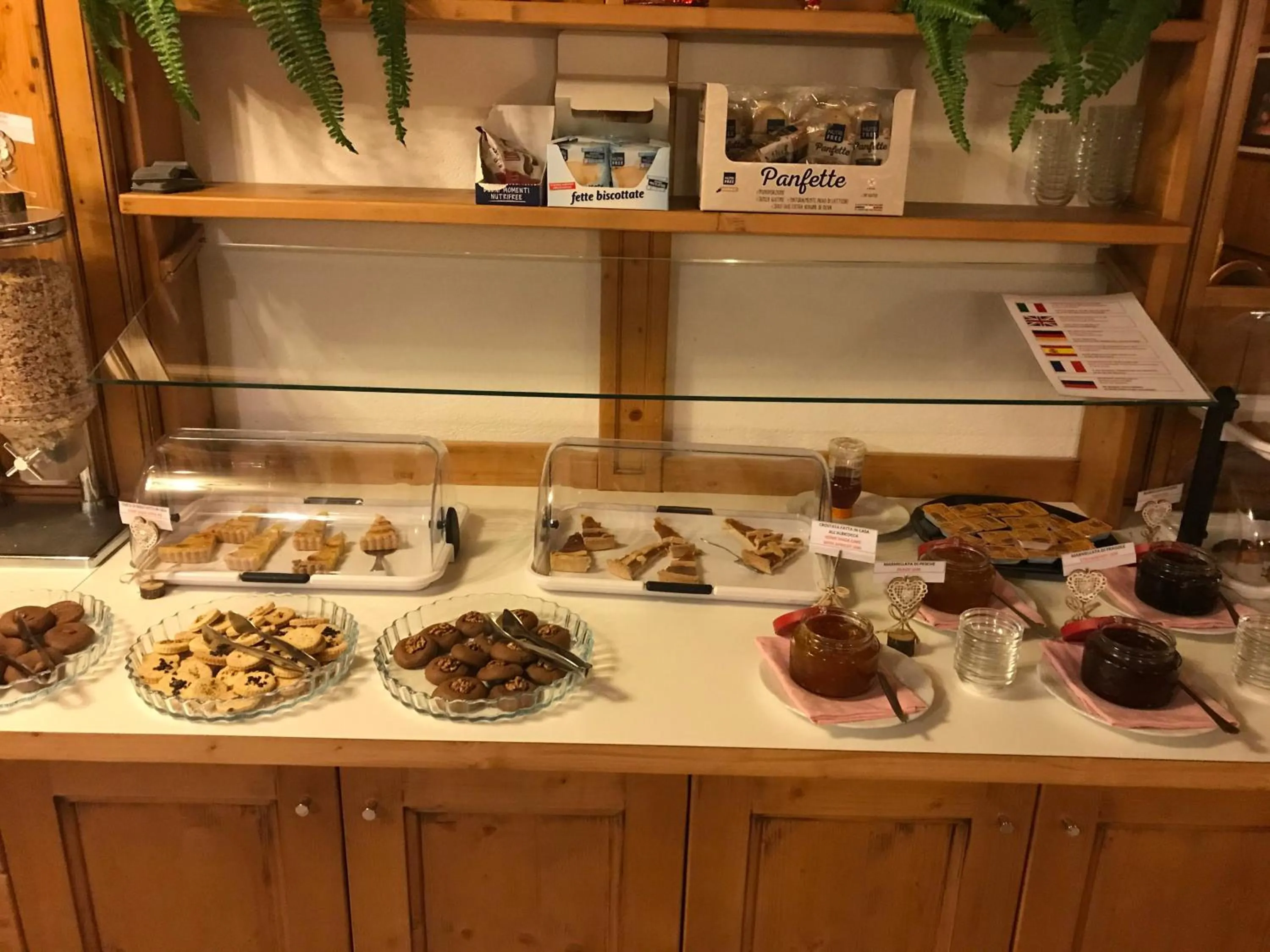 Breakfast in Alpen Hotel Vidi