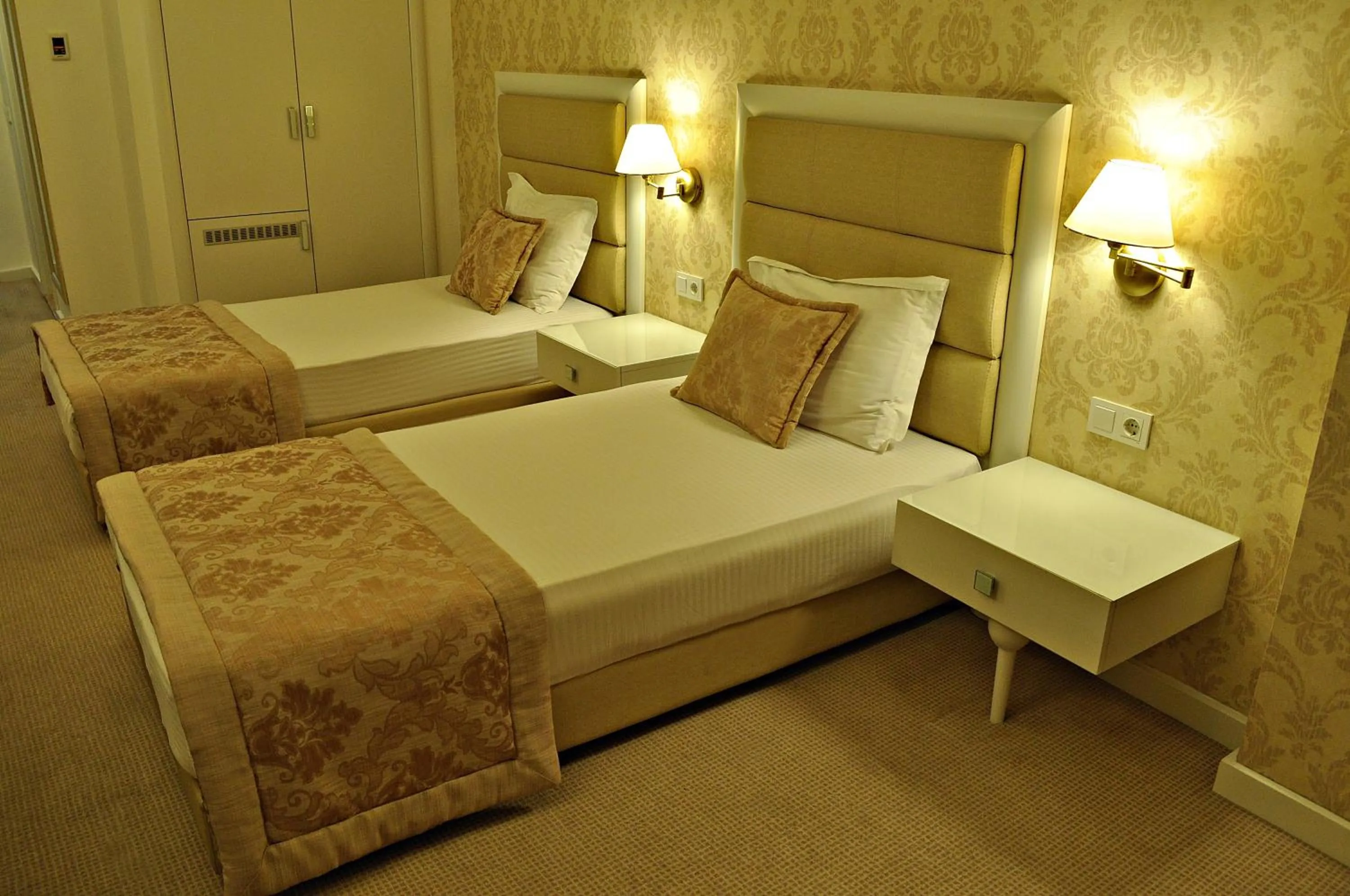 Photo of the whole room, Bed in Hotel Edirne Palace