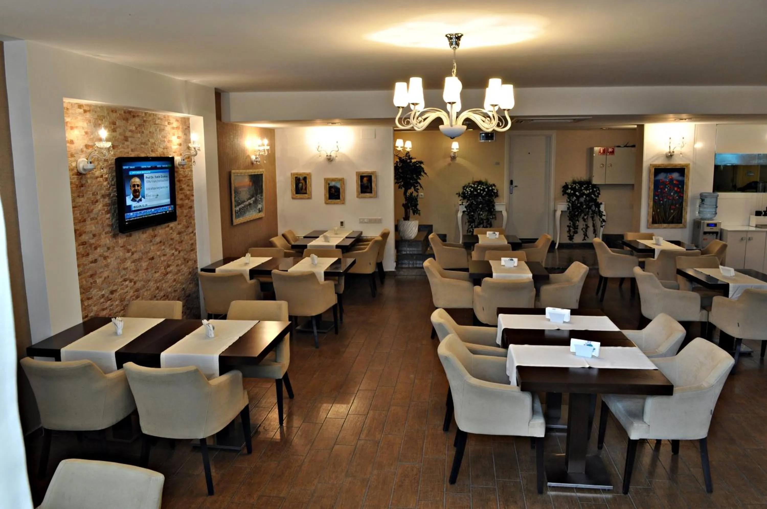 Restaurant/places to eat in Hotel Edirne Palace
