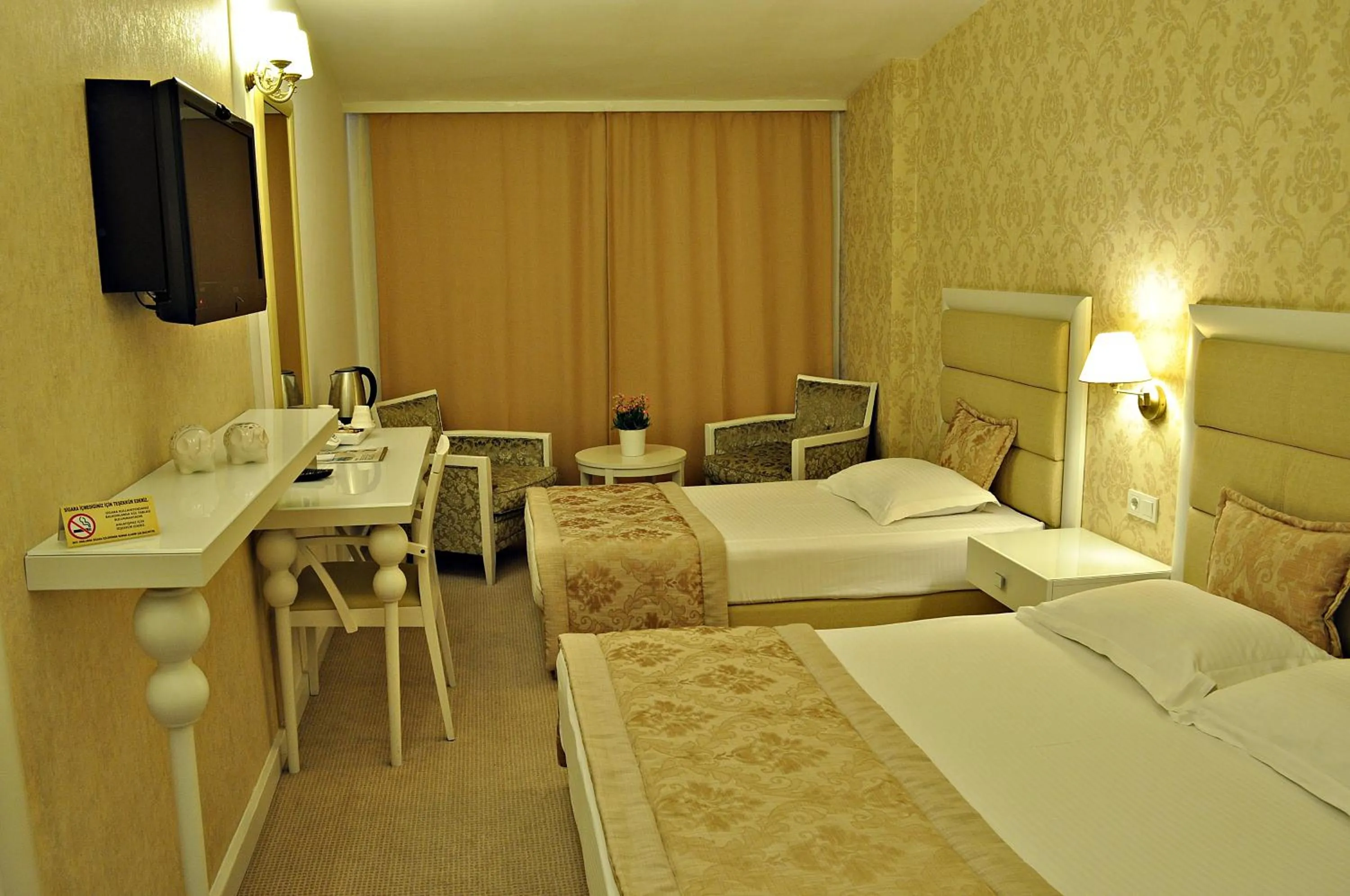 Photo of the whole room, Bed in Hotel Edirne Palace