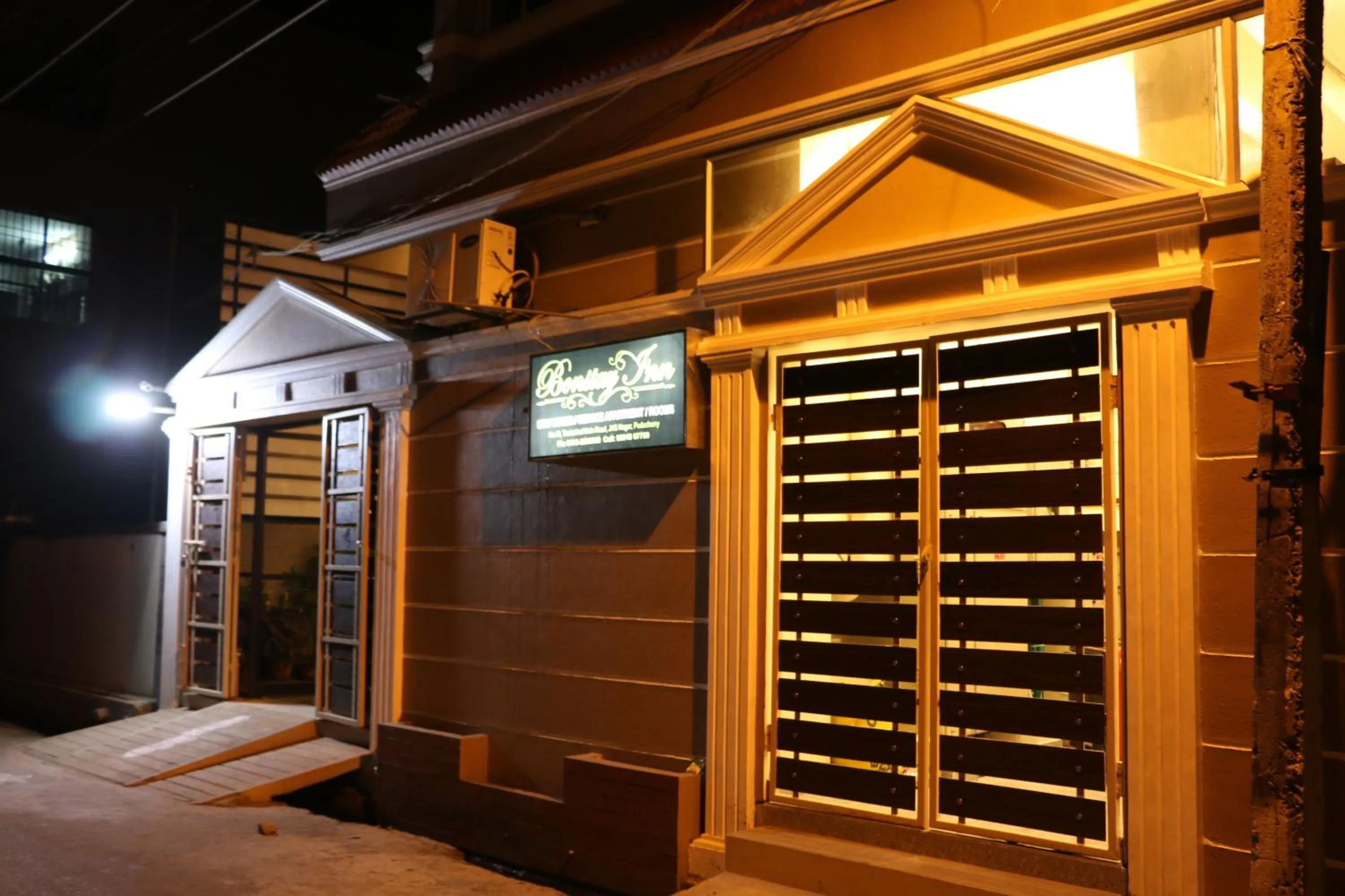 Property building, Bed in Bon Stay Inn