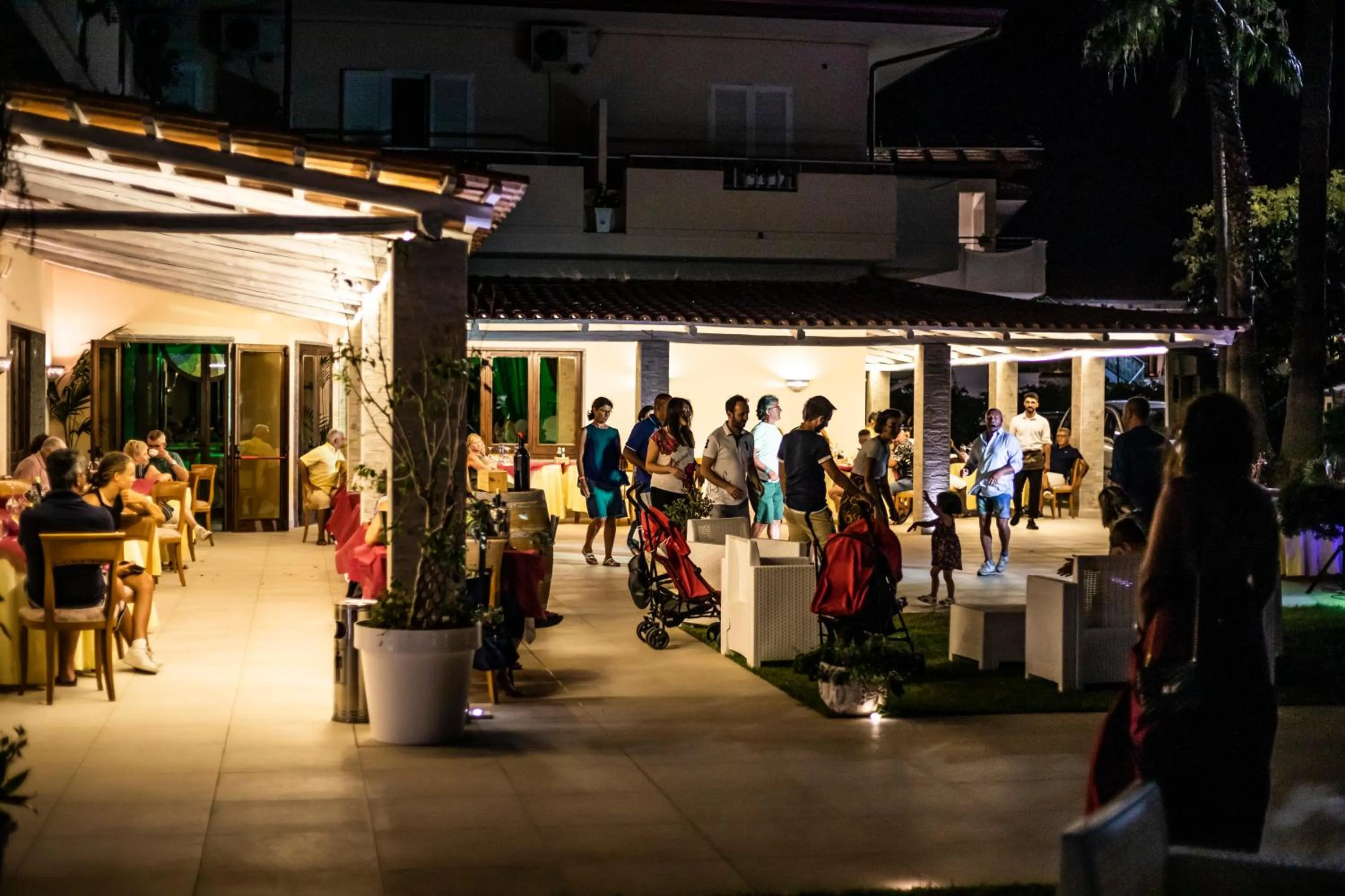 Restaurant/places to eat in Hotel Calabrisella