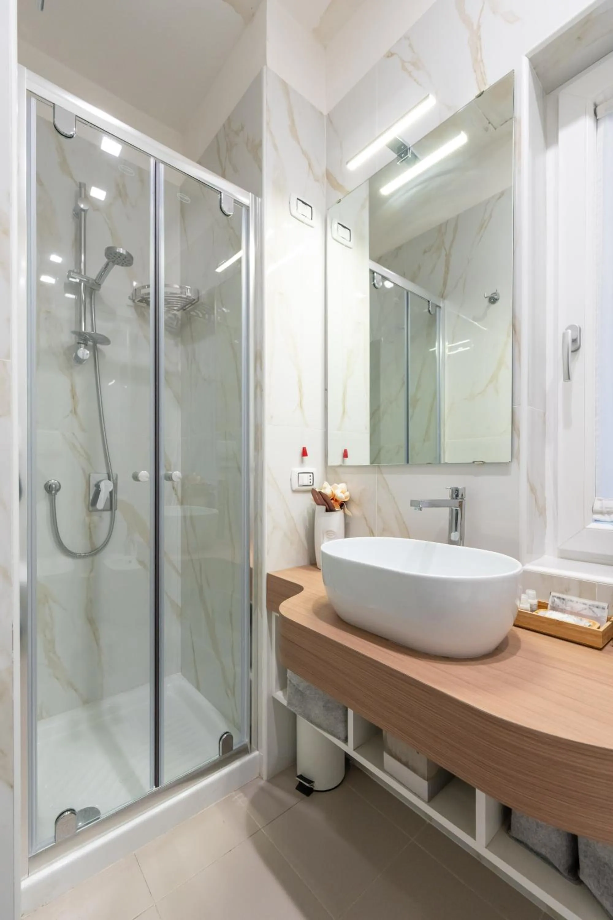 Shower in Palazzo Della Porta