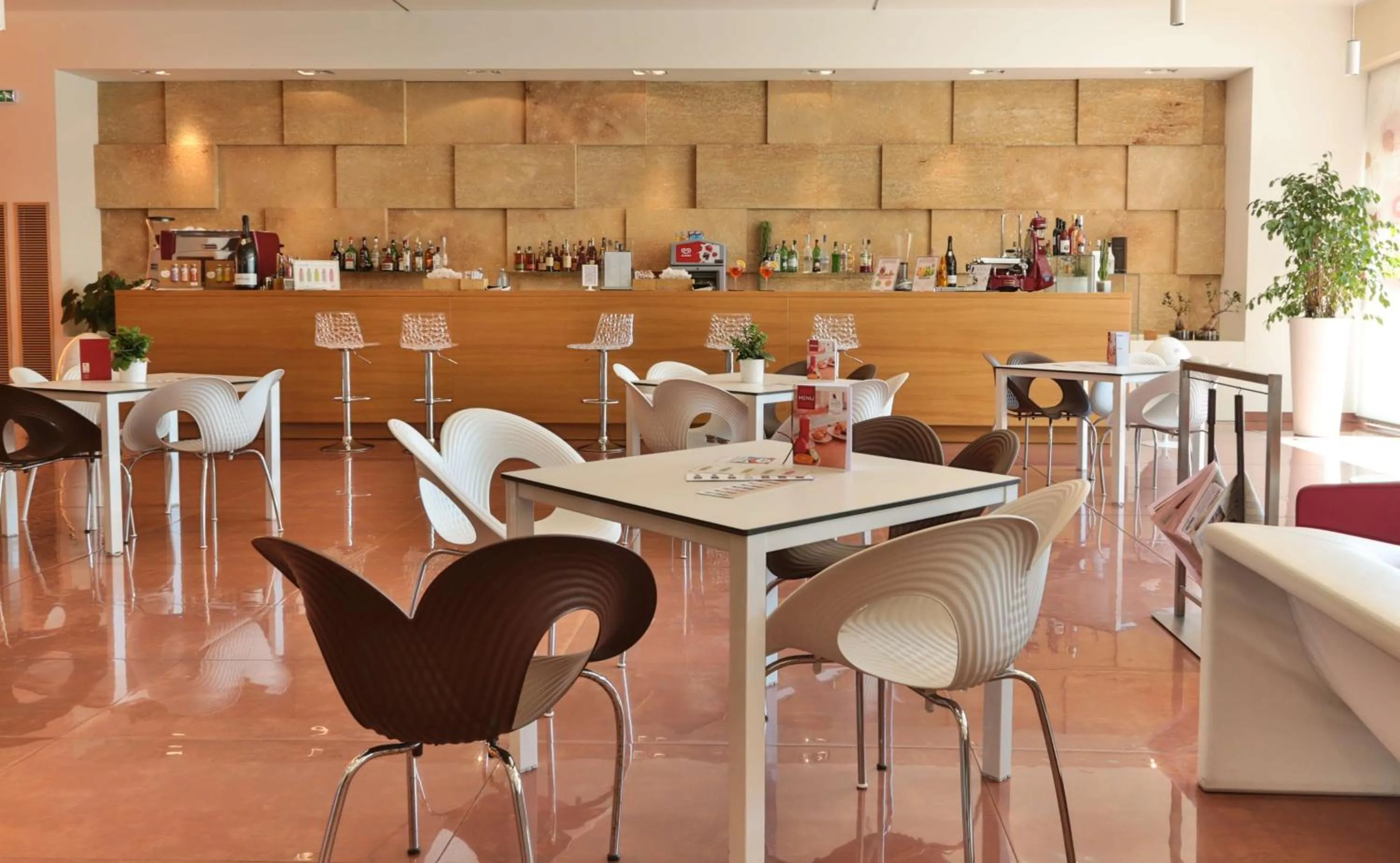 Lounge or bar in Best Western Plus Leone di Messapia Hotel & Conference