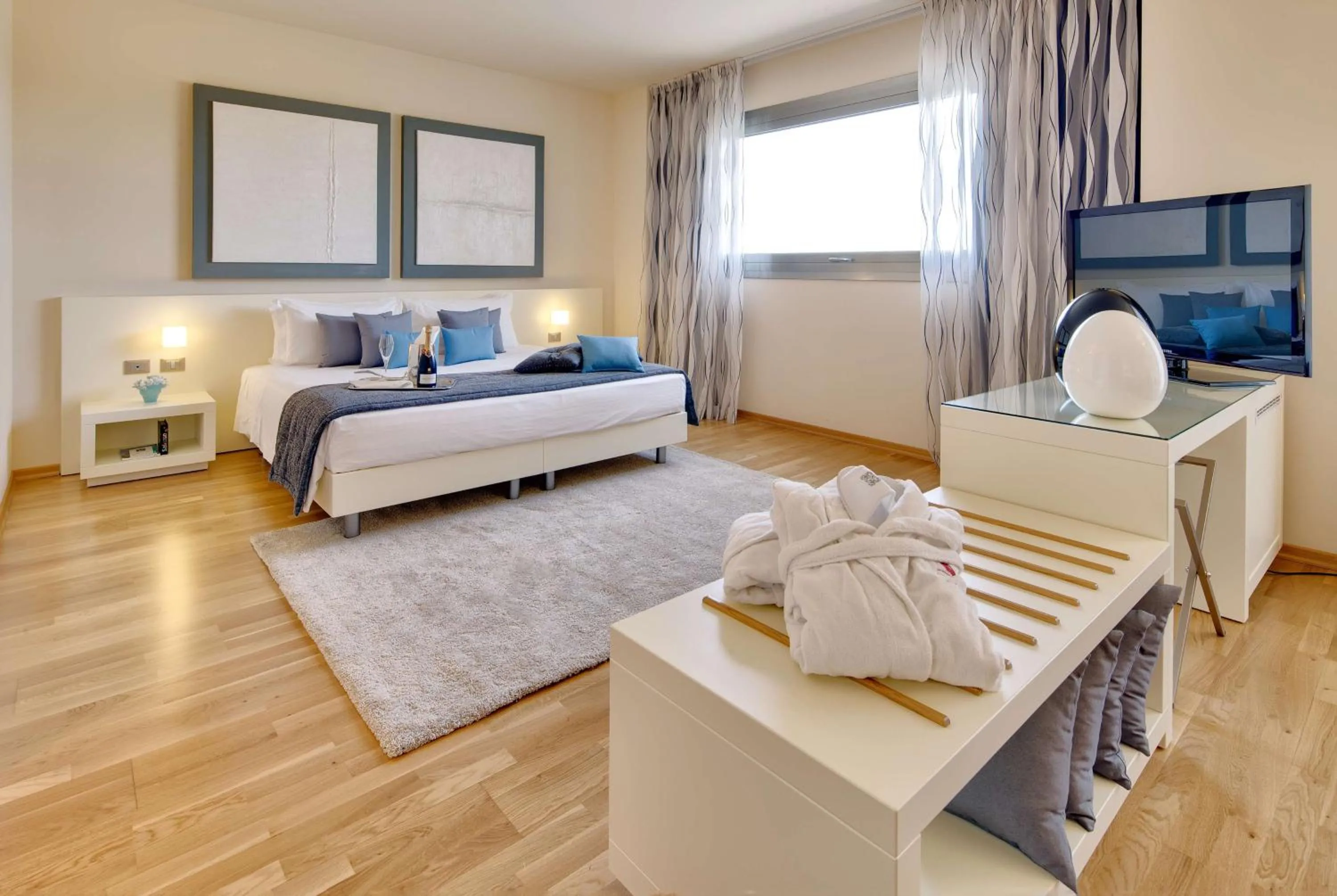 Photo of the whole room, Bed in Best Western Plus Leone di Messapia Hotel & Conference