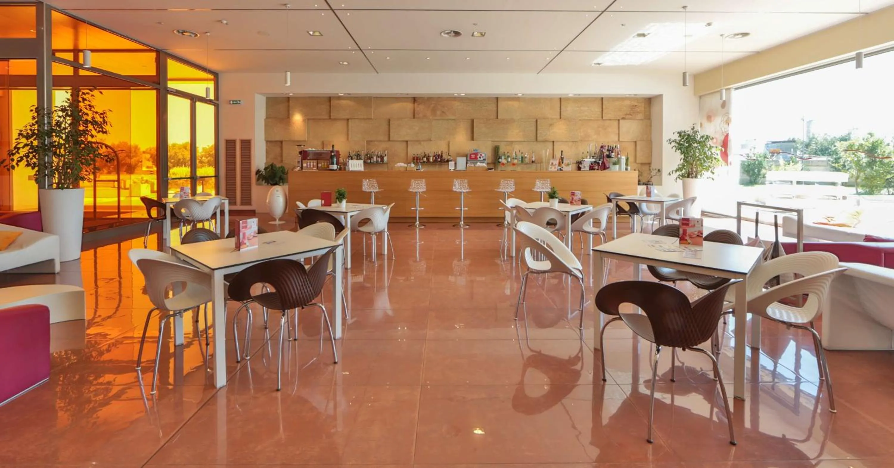 Lounge or bar in Best Western Plus Leone di Messapia Hotel & Conference