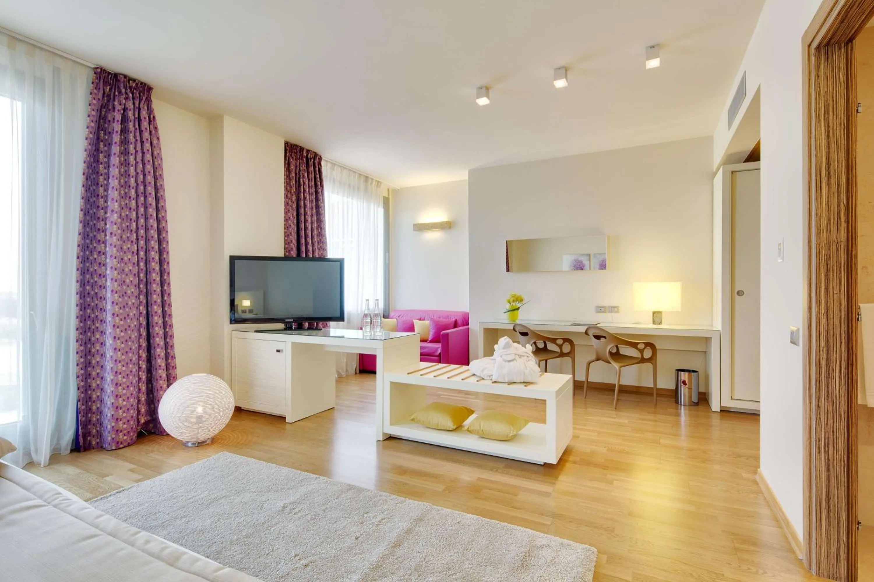 Living room, Bed in Best Western Plus Leone di Messapia Hotel & Conference