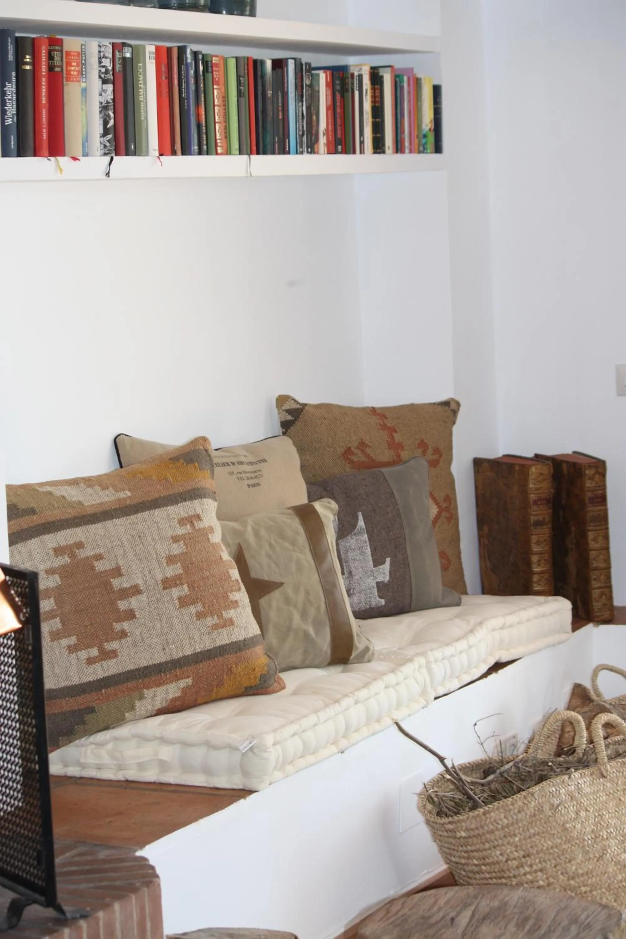 Communal lounge/ TV room, Bed in Roca Verde, Boutique Bed & Breakfast - Adults only