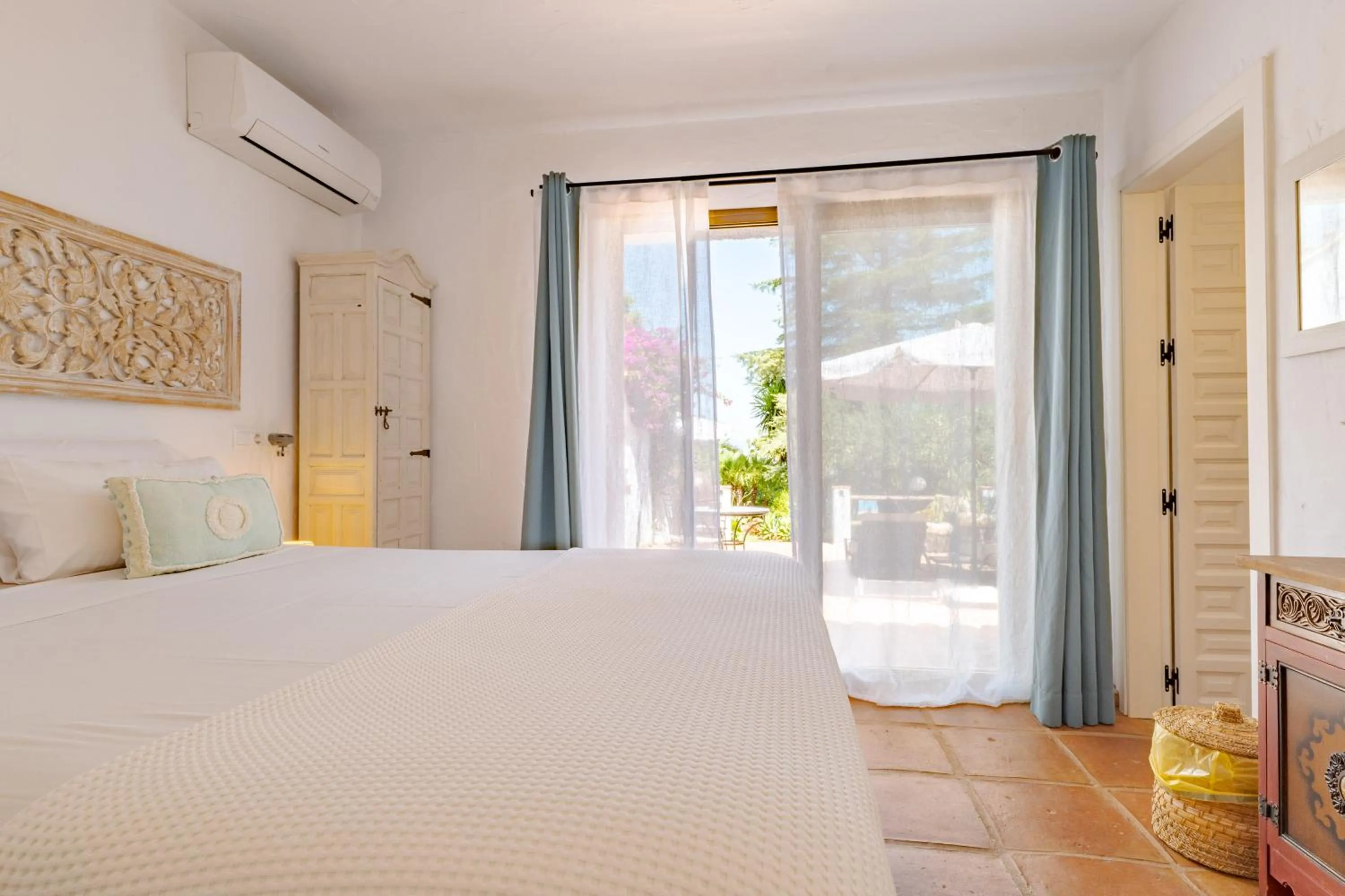 Bed in Roca Verde, Boutique Bed & Breakfast - Adults only