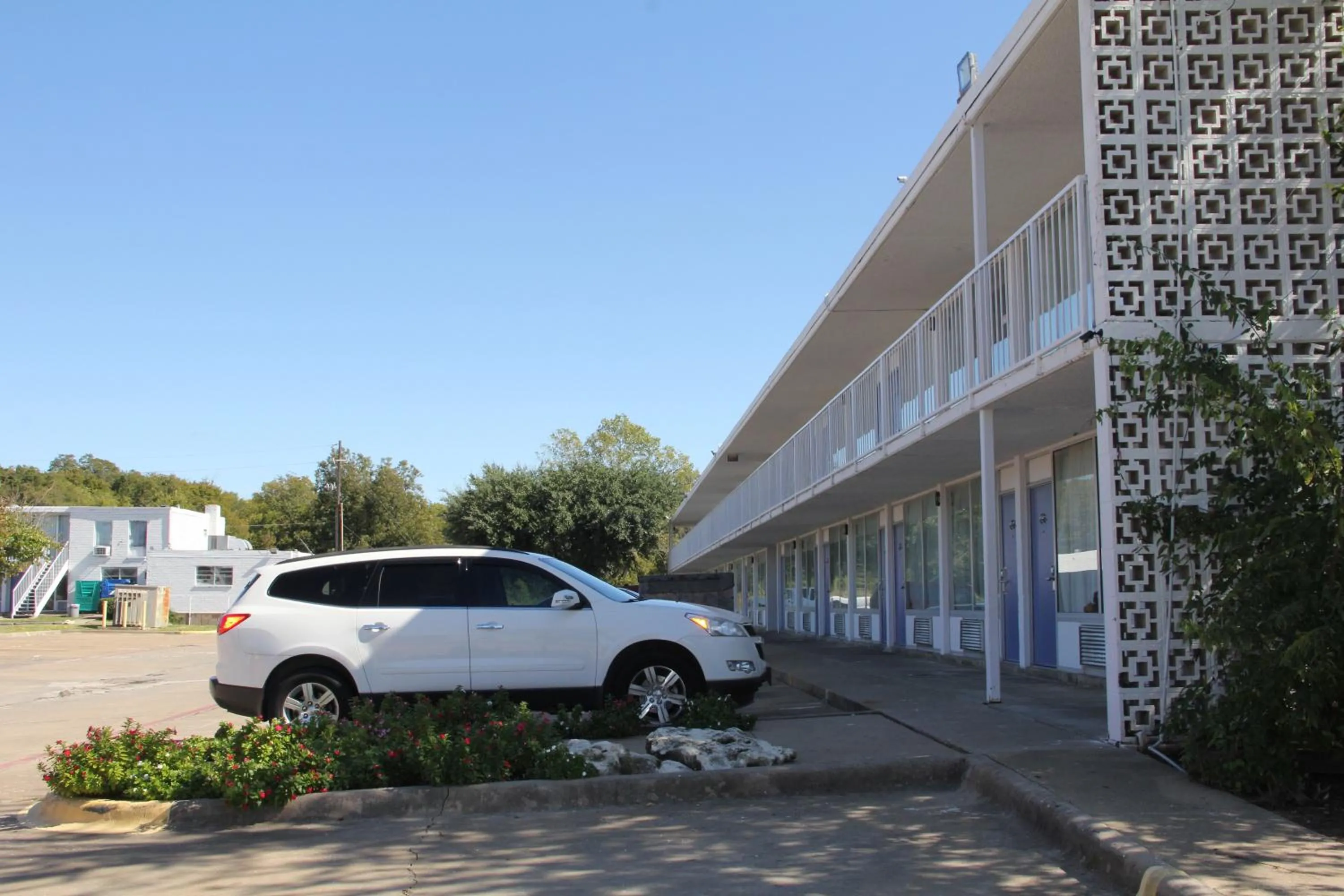 LoneStar Inn and Suites