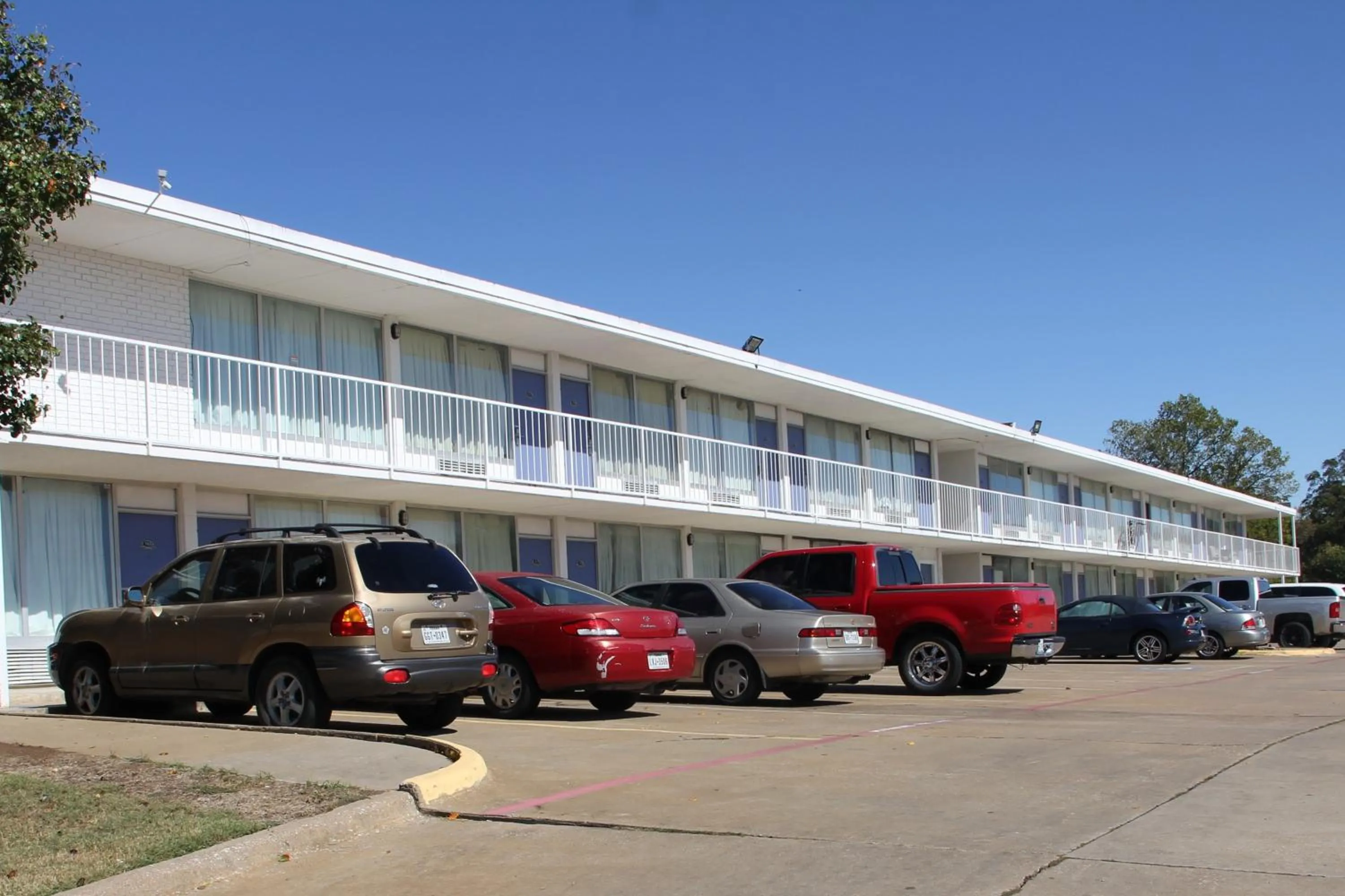 LoneStar Inn and Suites