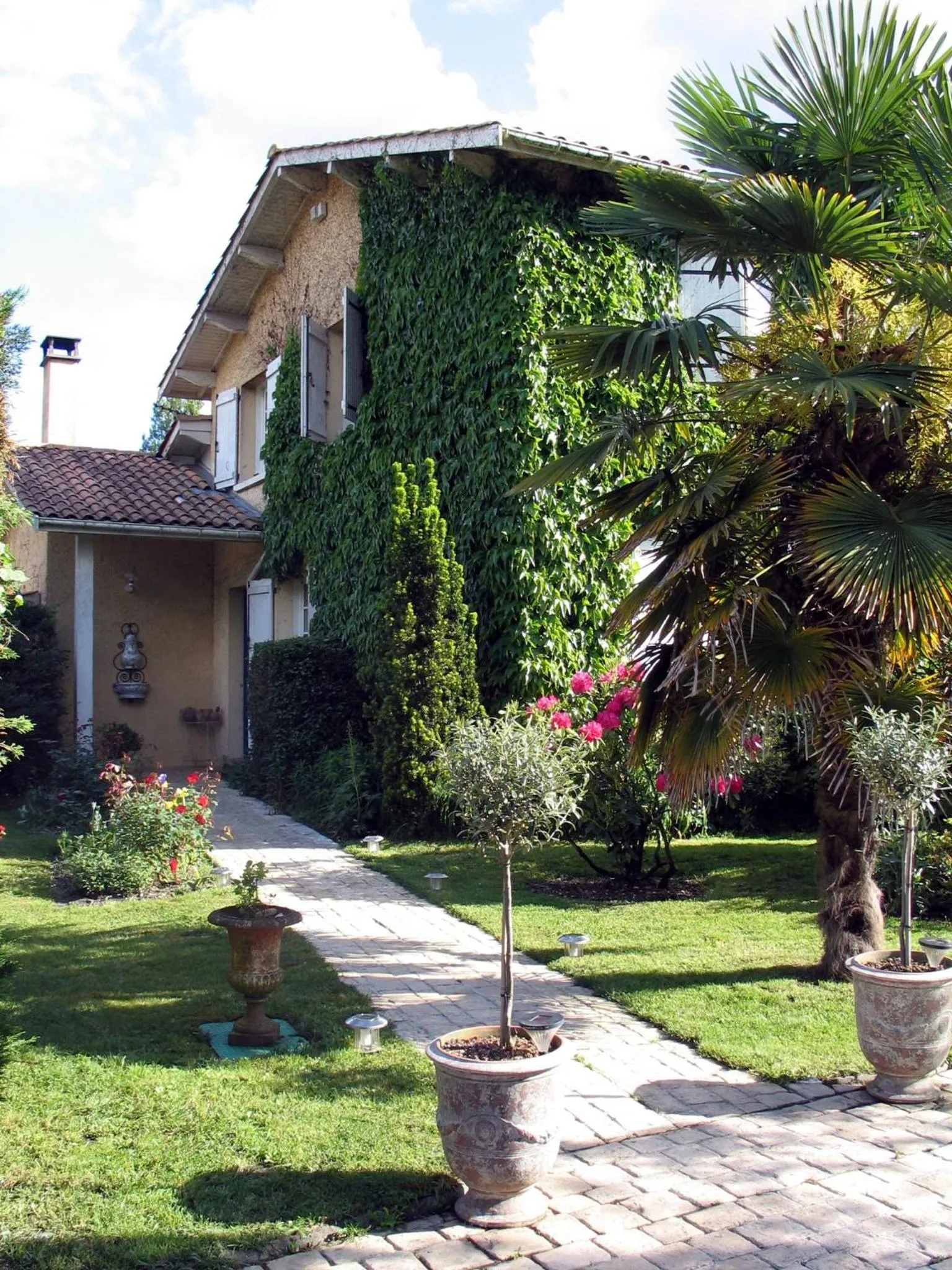 Property building in L'eau Bourde