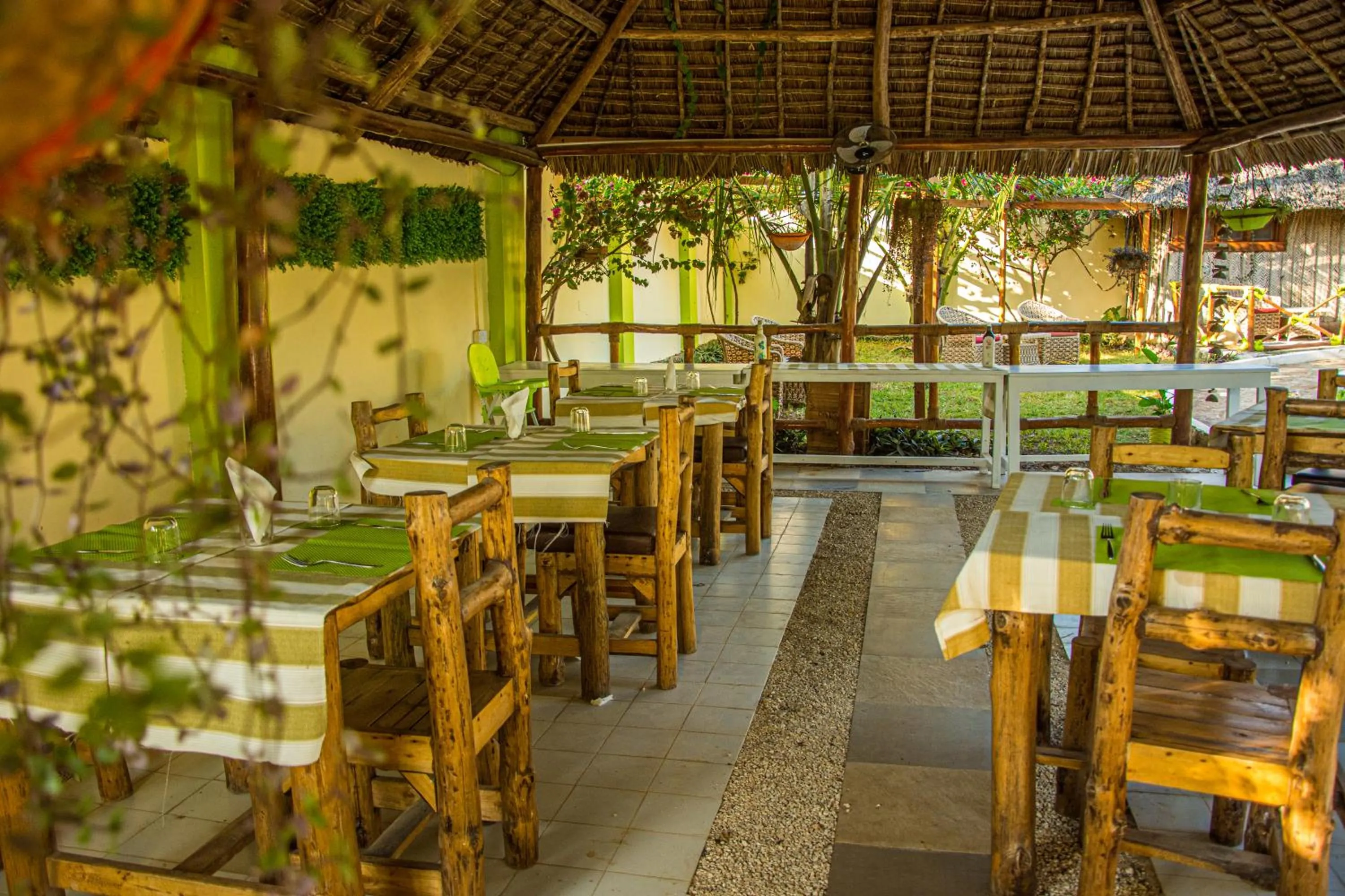 Restaurant/places to eat in Green's Hostel Nungwi