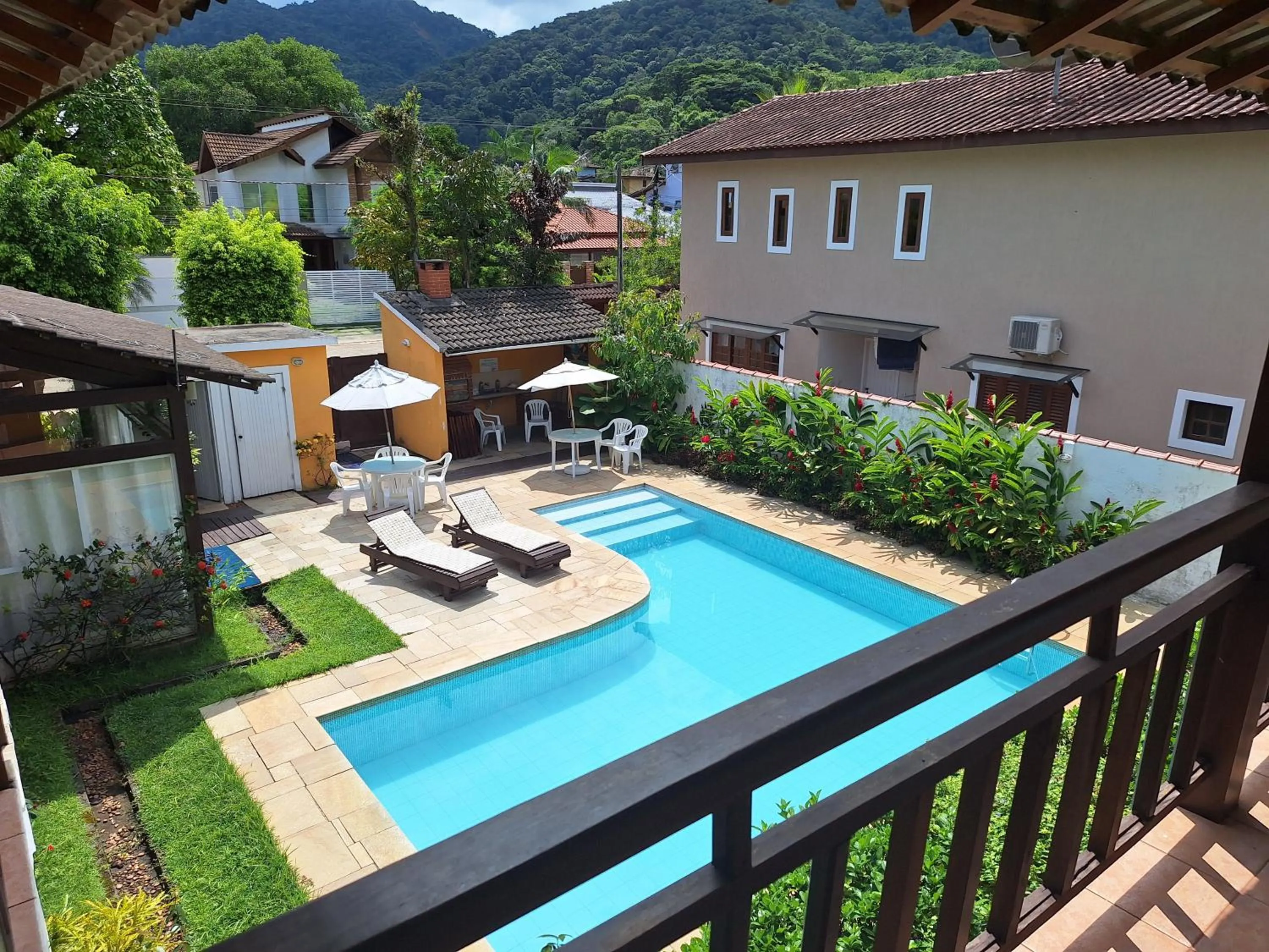 Pool view in Pousada Rosa dos Ventos Juquehy