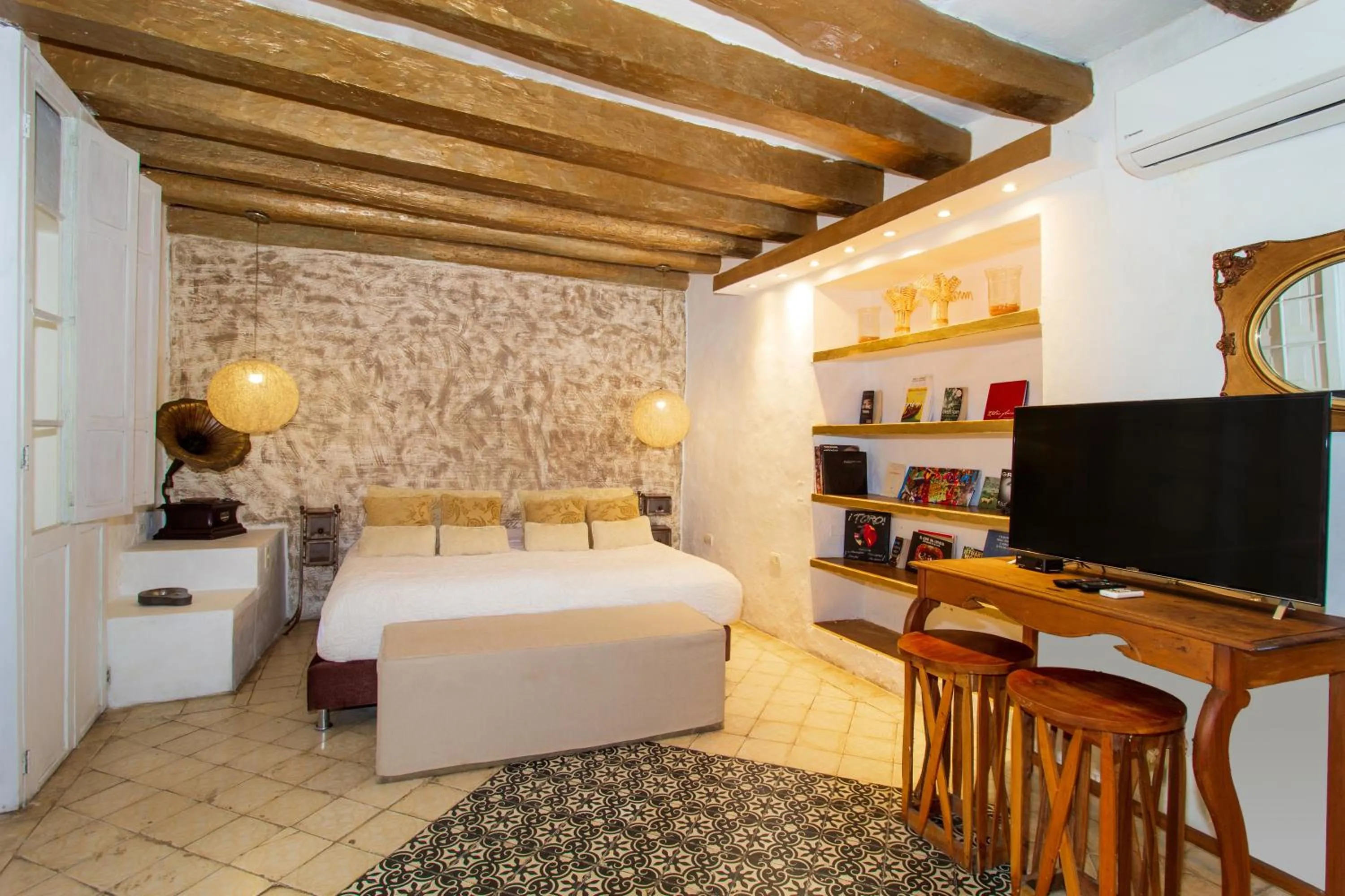 Photo of the whole room, Bed in La Passion by Masaya Collection