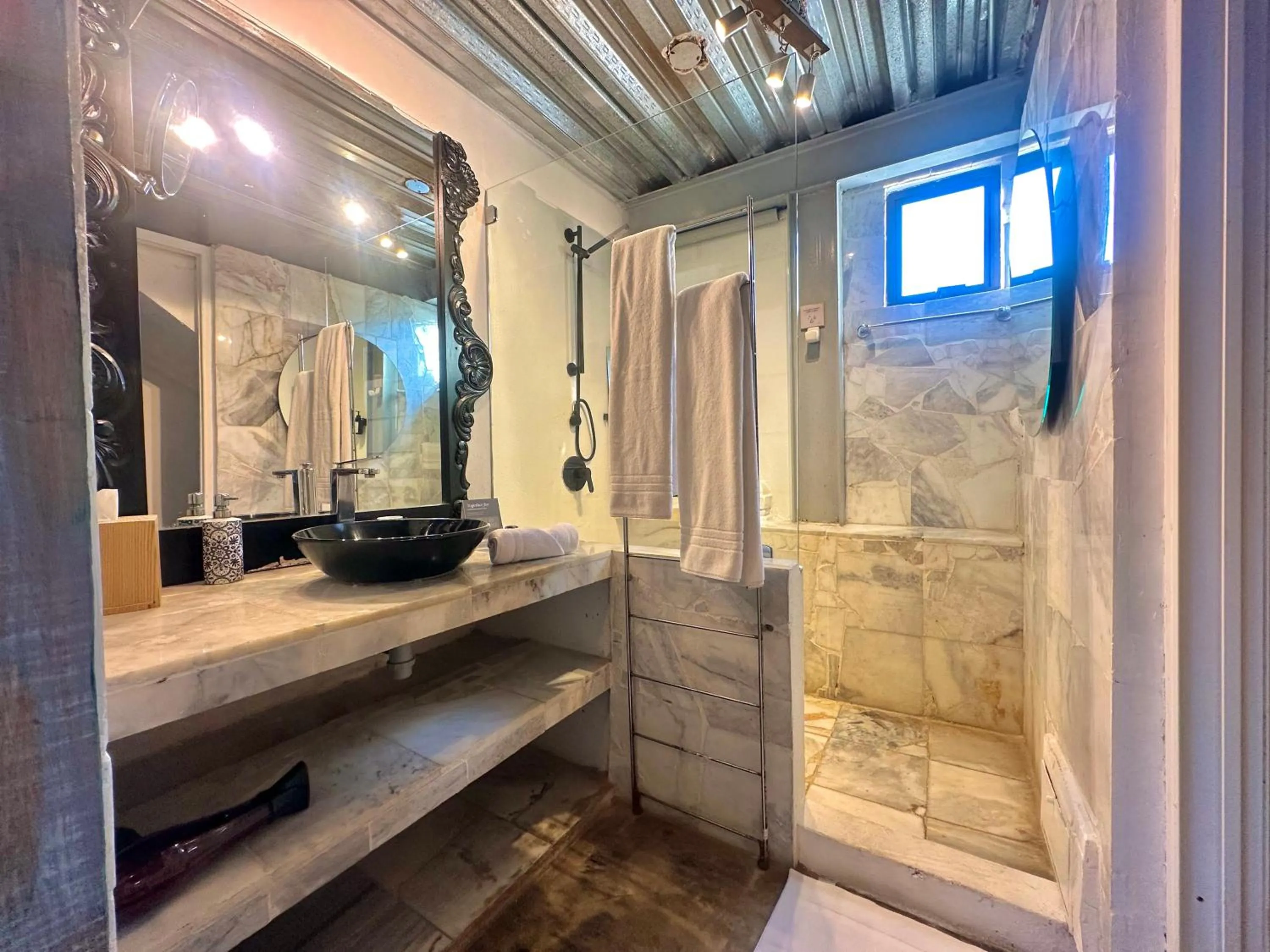 Shower in La Passion by Masaya Collection