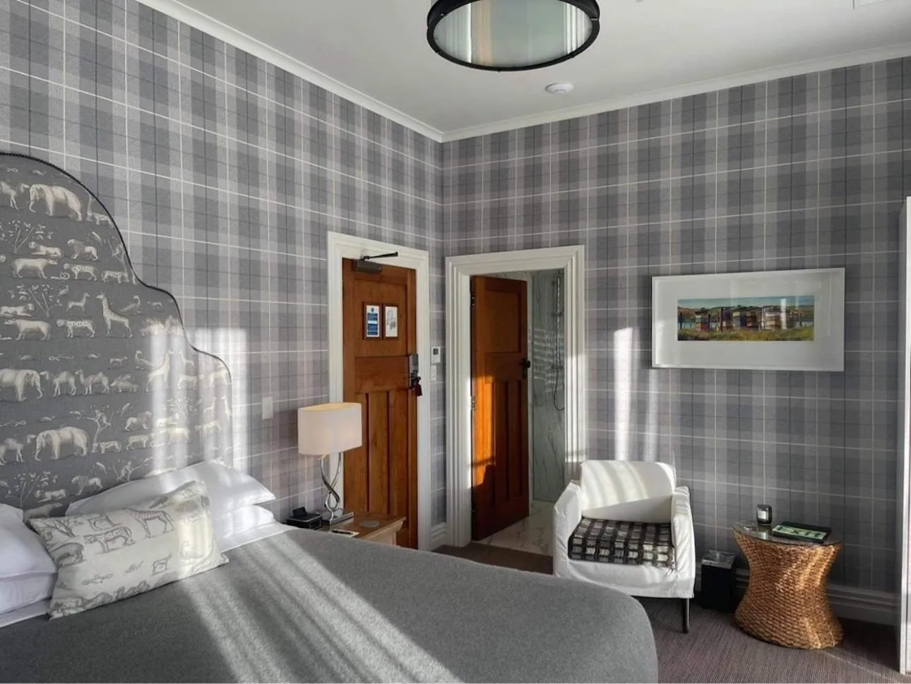 Photo of the whole room in The Marlborough