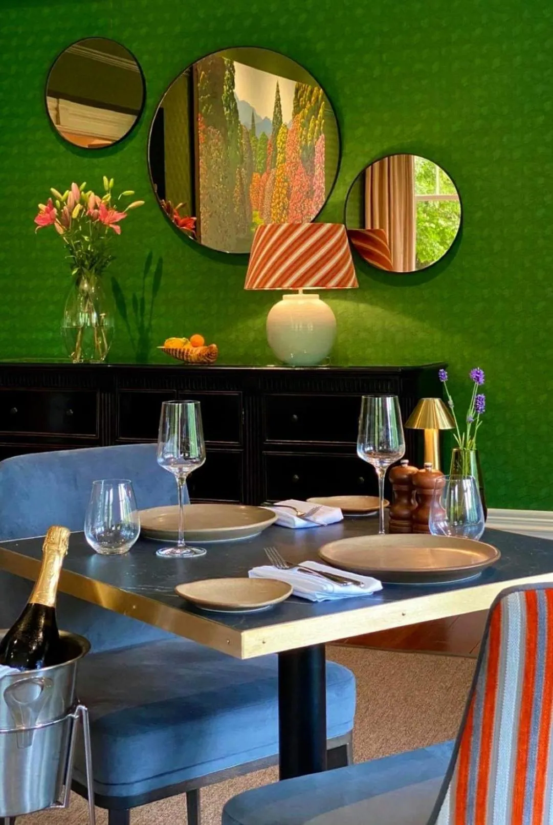 Restaurant/places to eat in The Marlborough