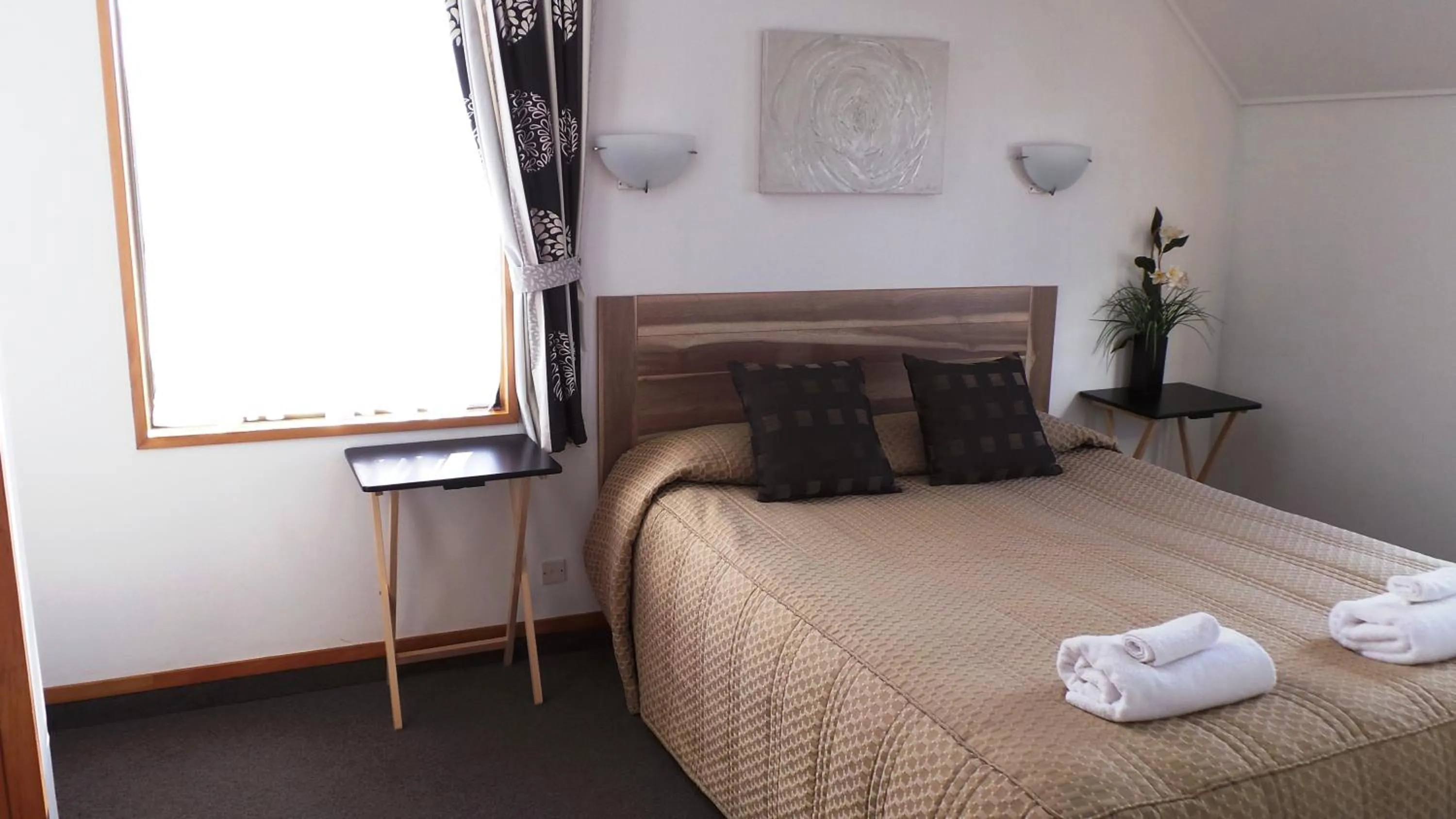 Day, Bed in Owens Motel