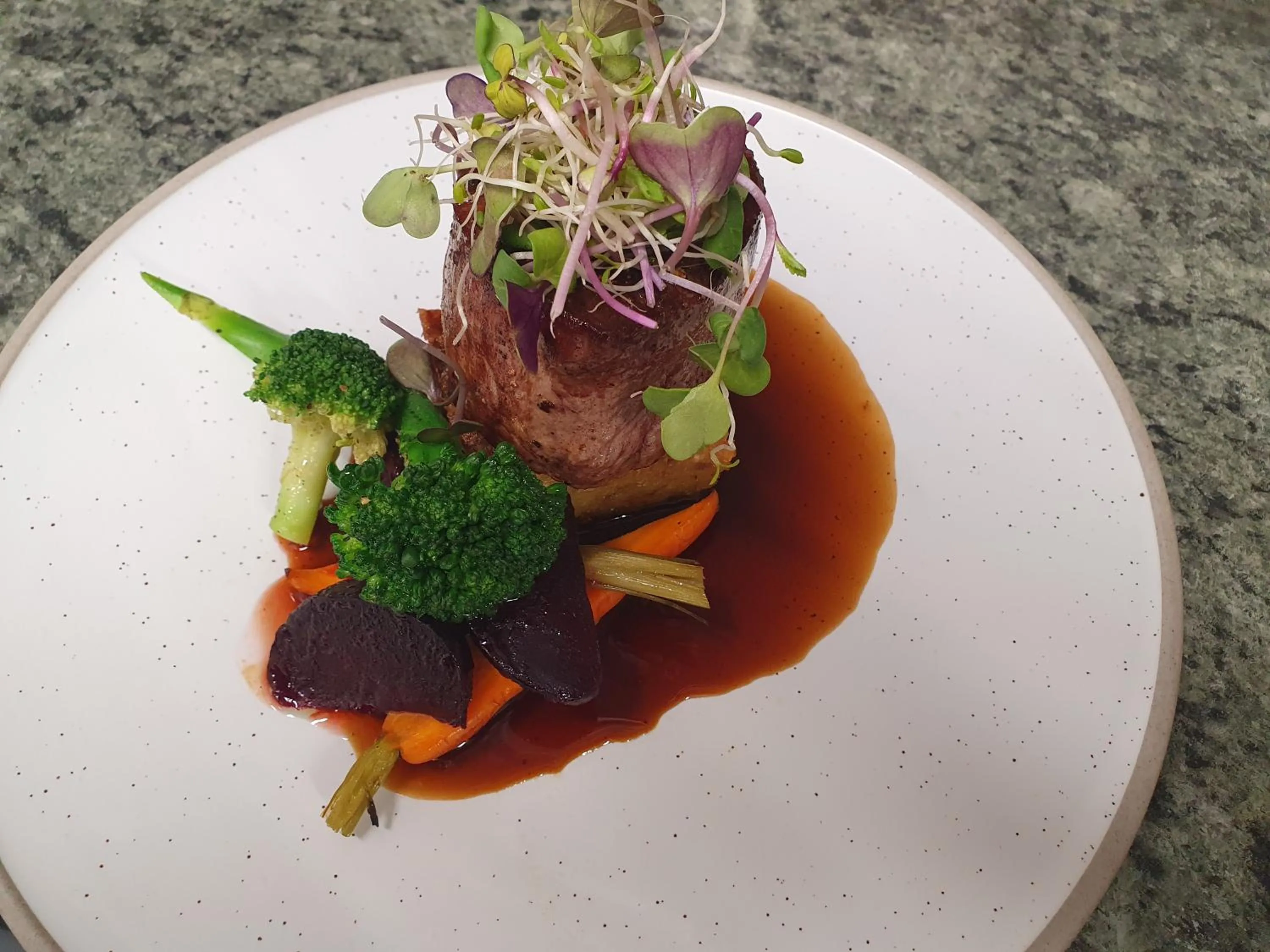 Restaurant/places to eat in Ratanui Lodge