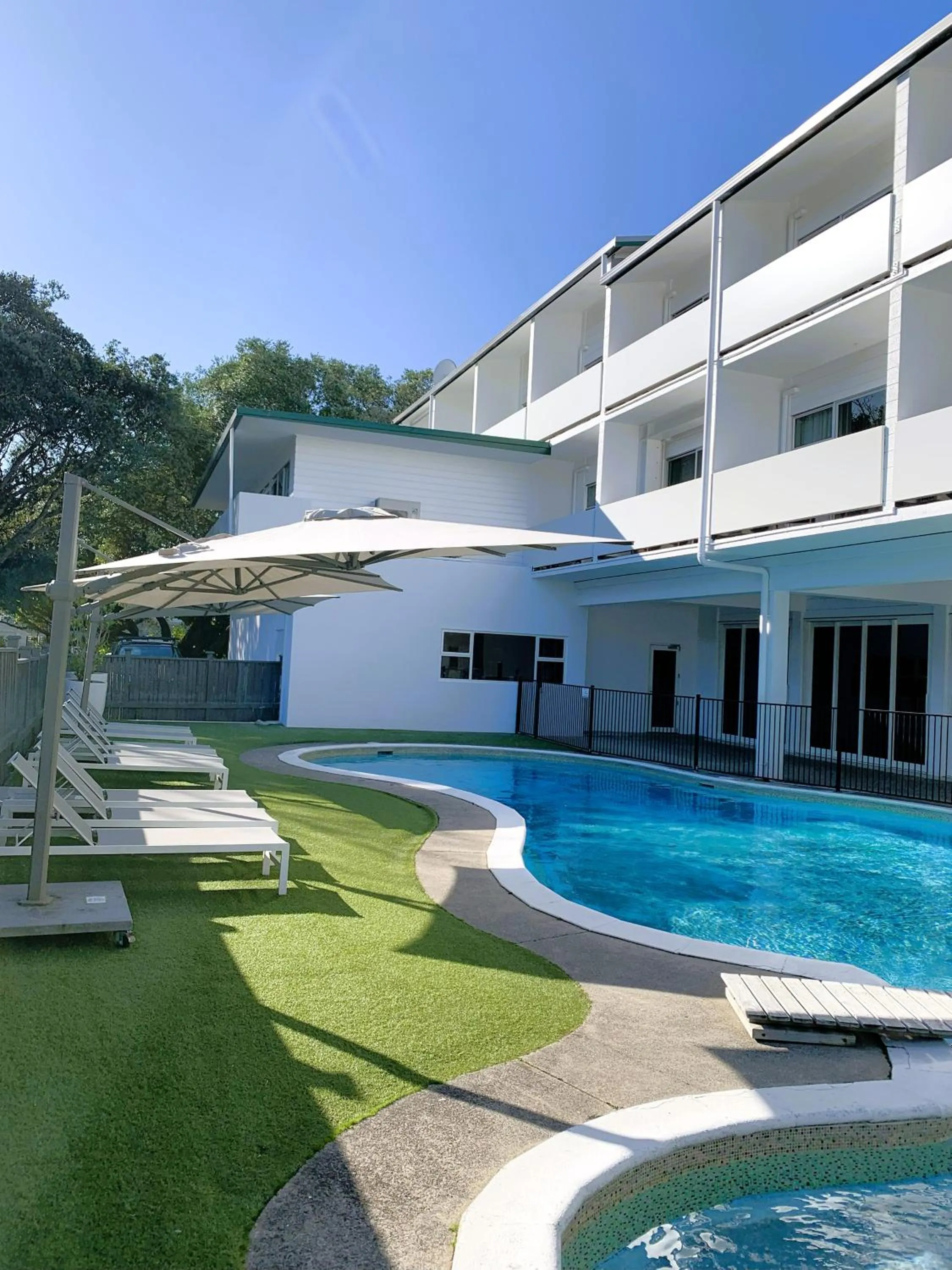 Swimming pool in Hotel Armitage and Conference Centre