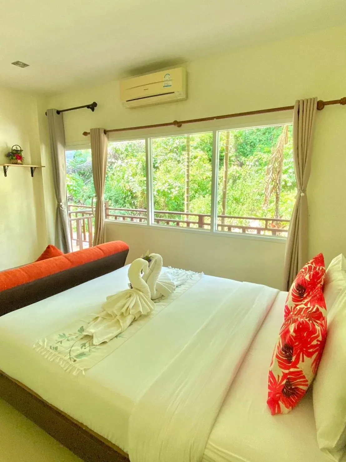 Bed in Lanta Just Come Hotel