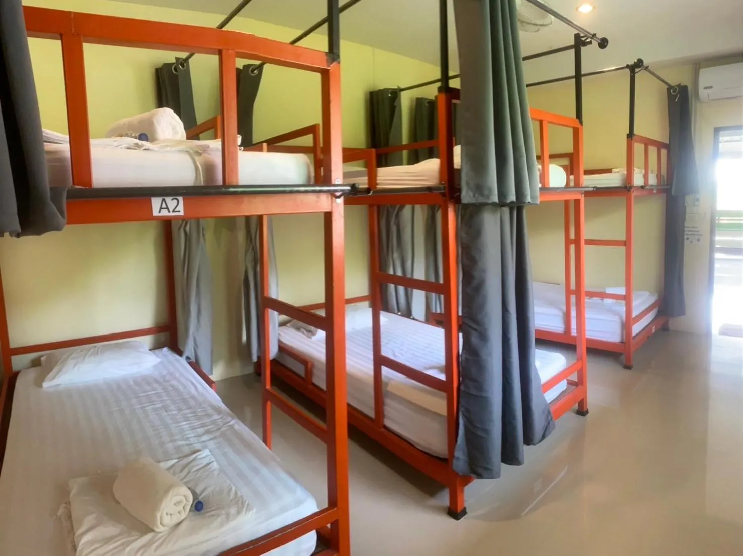 Bed in Lanta Just Come Hotel