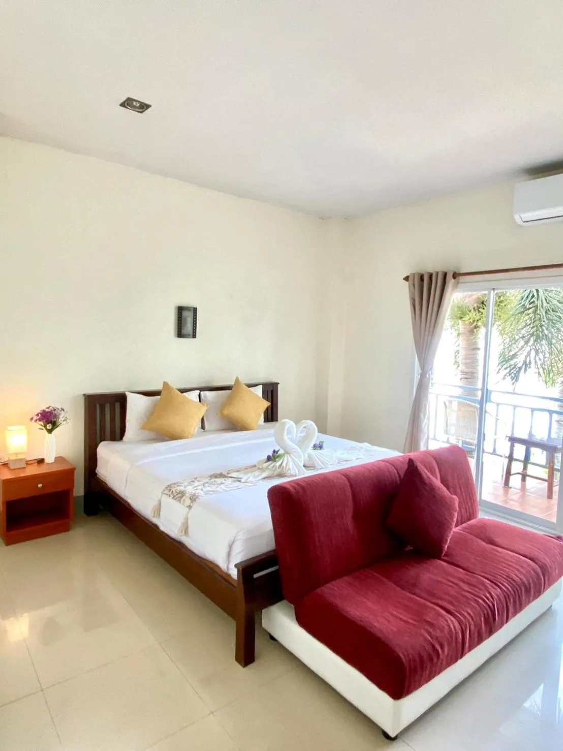 Bed in Lanta Just Come Hotel