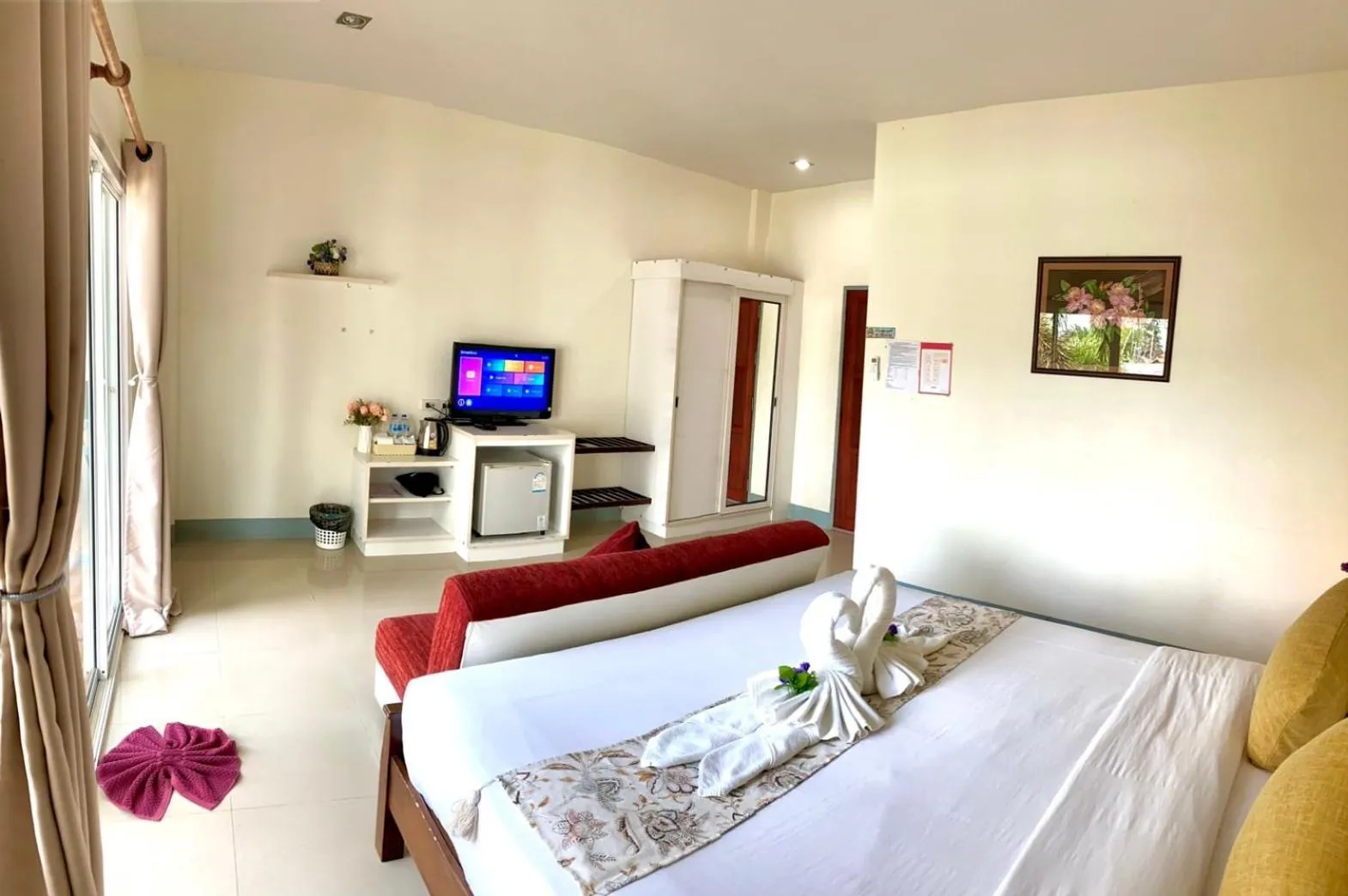 Bed in Lanta Just Come Hotel