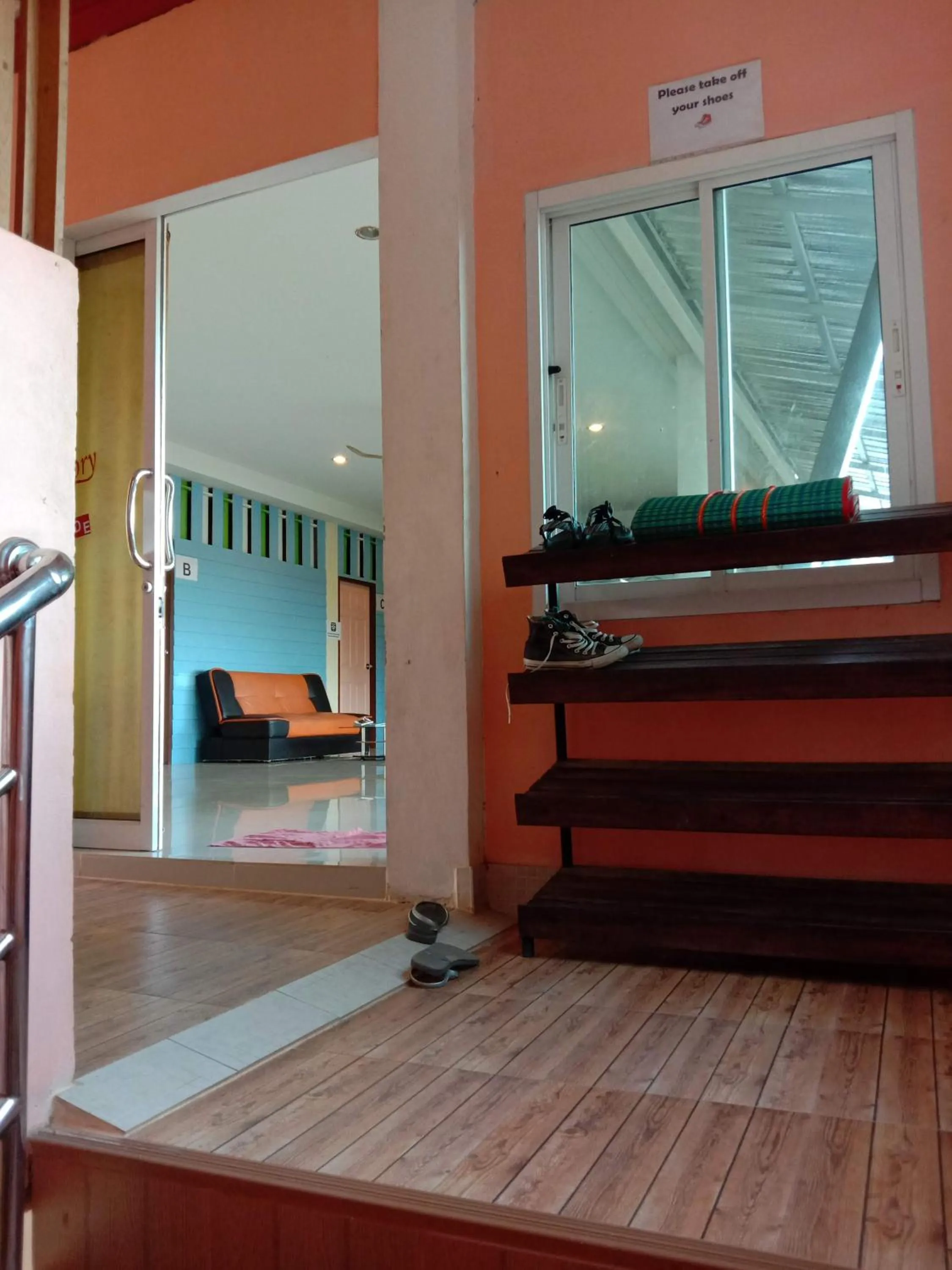 Lanta Just Come Hotel