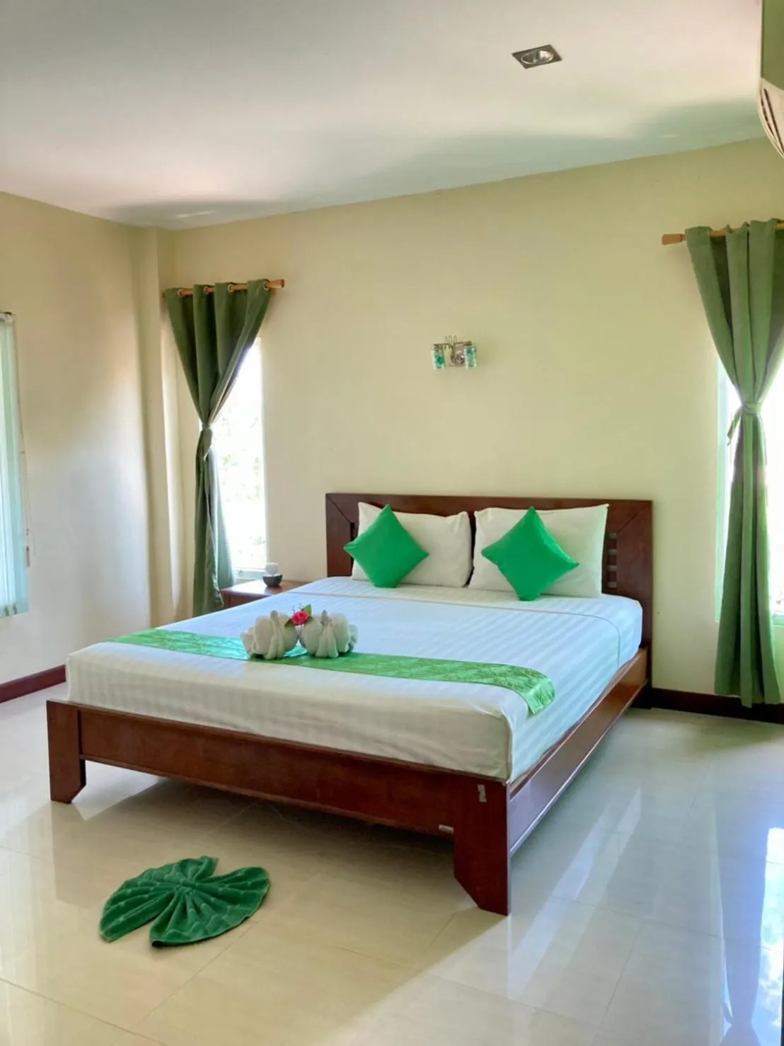 Bed in Lanta Just Come Hotel