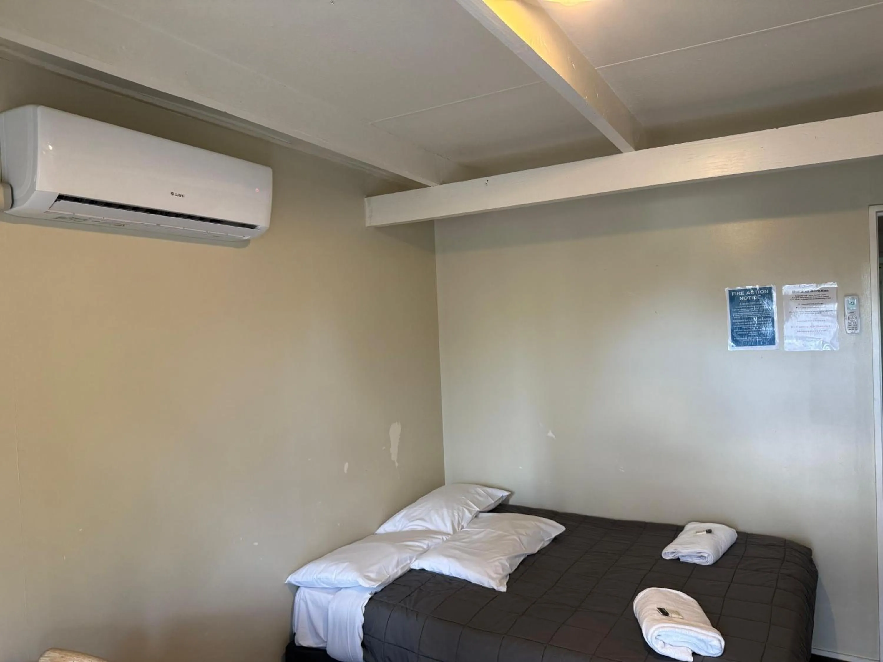 Bed in Camellia Court Family Motel