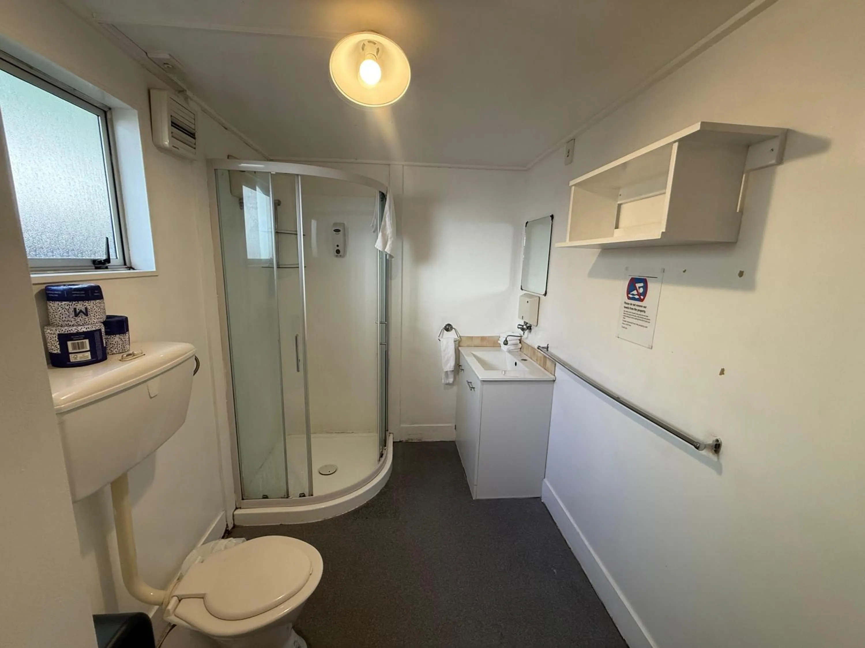 Camellia Court Family Motel