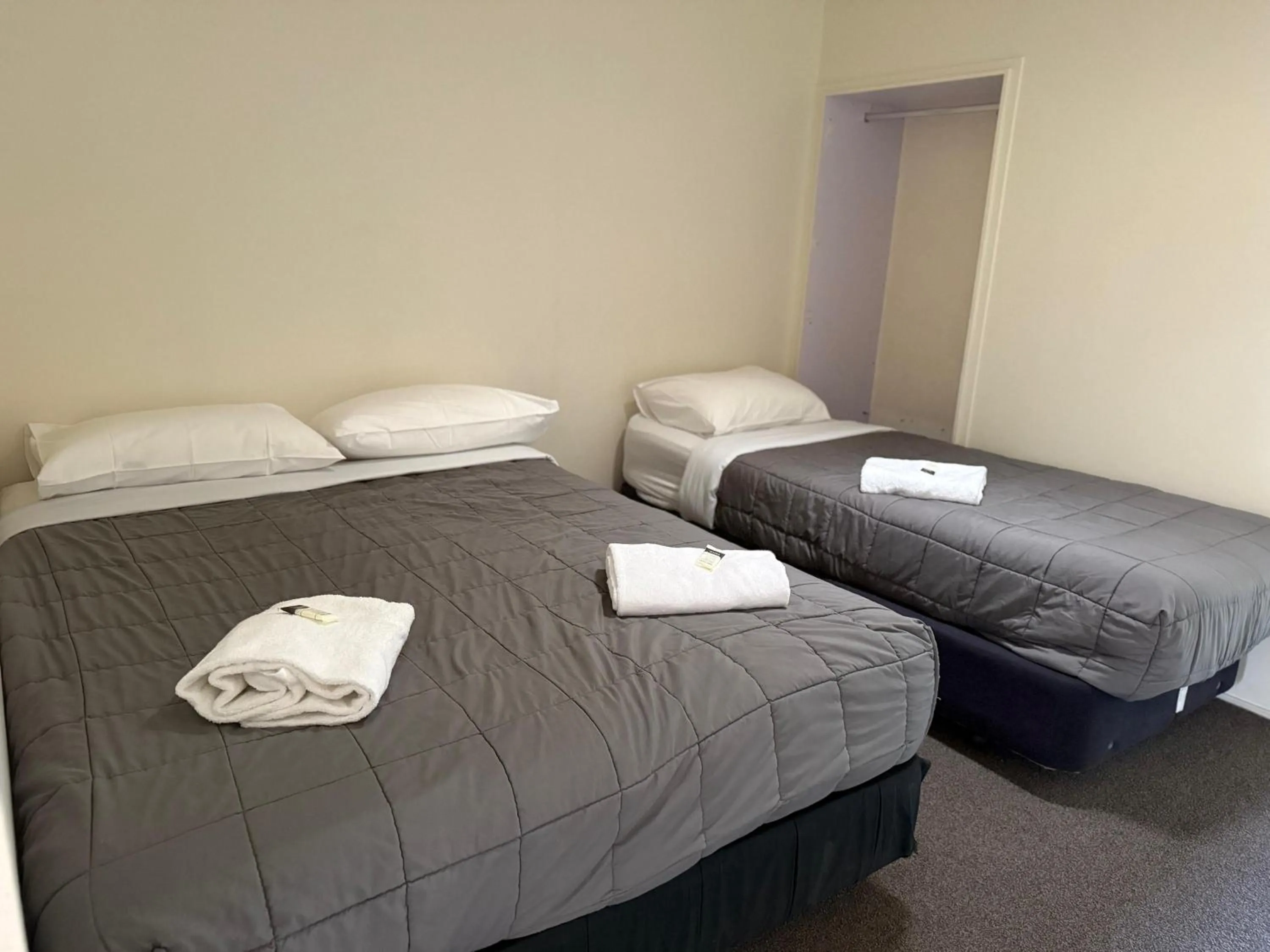 Bed in Camellia Court Family Motel