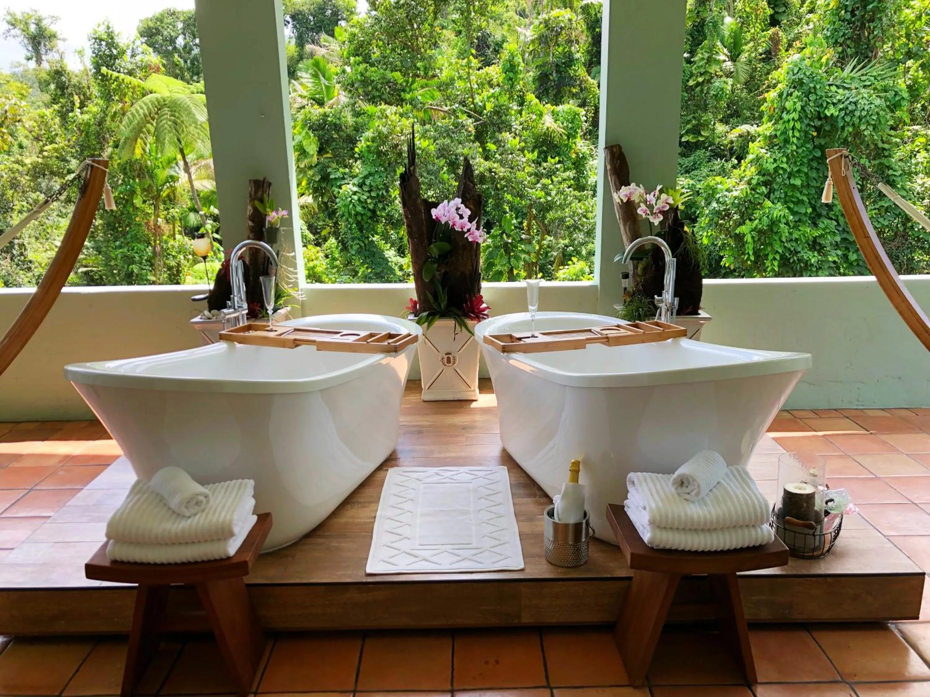 Lounge or bar in El Yunque Rainforest Inn