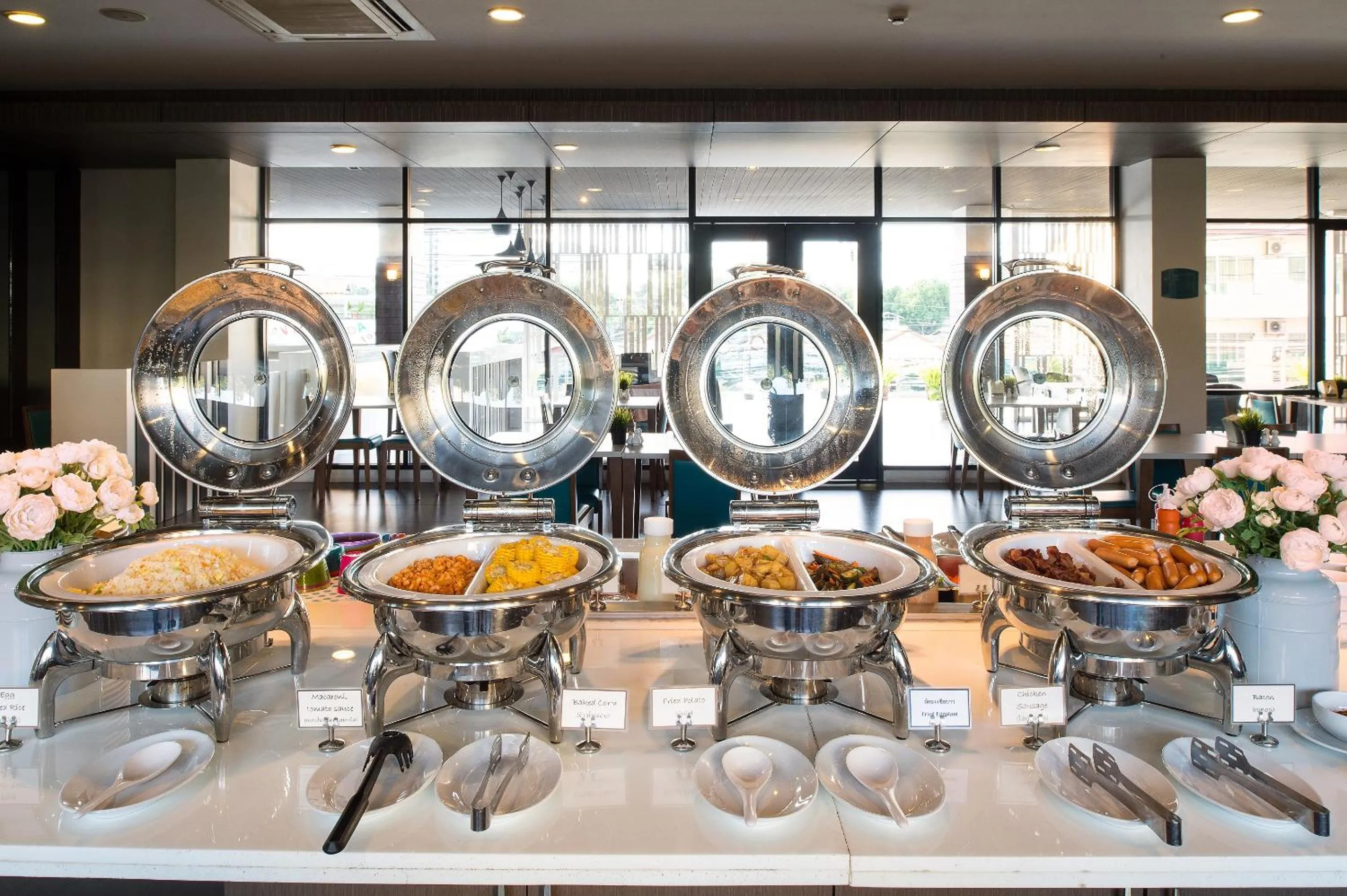 Buffet breakfast in Simplitel