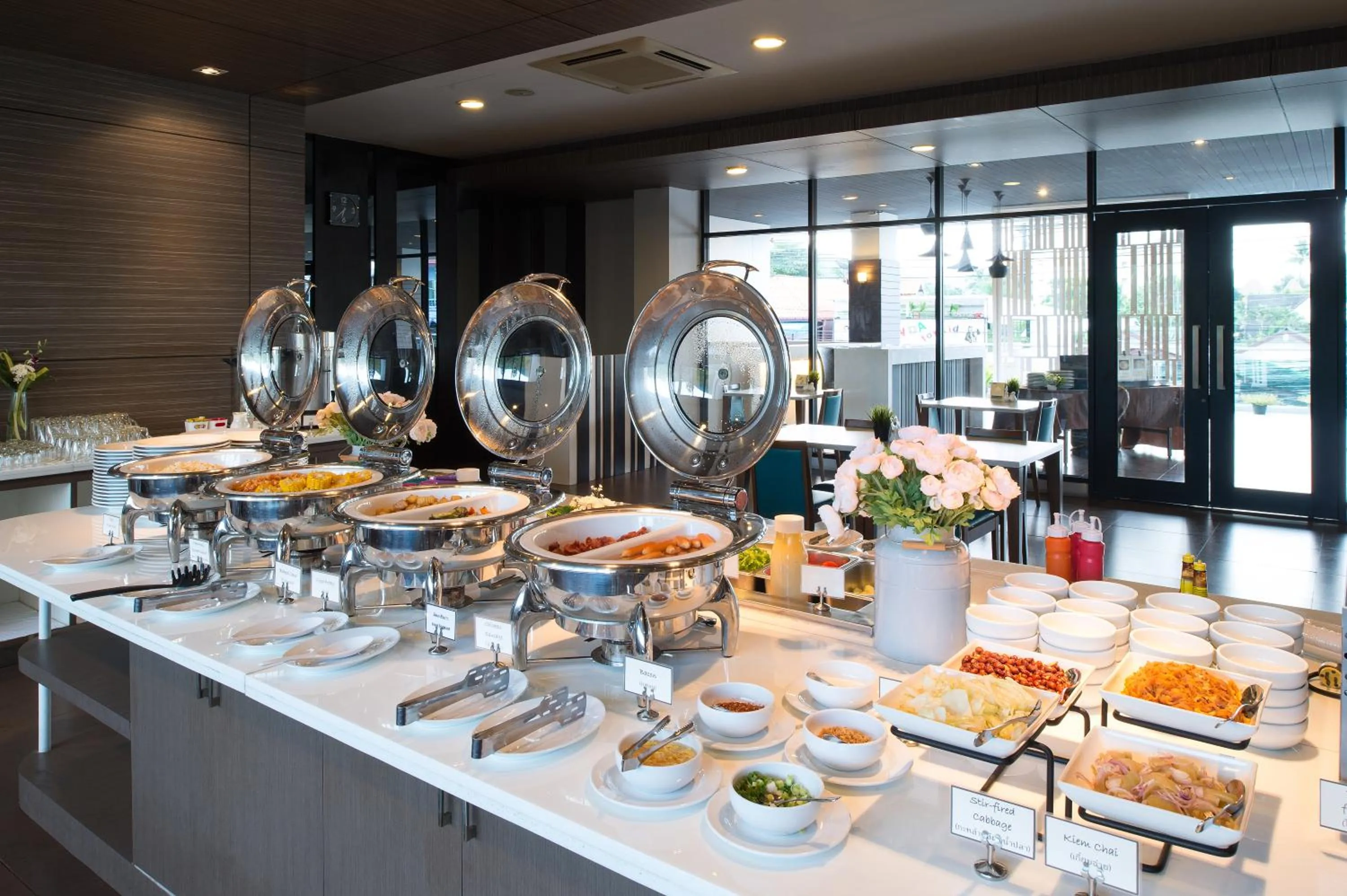 Buffet breakfast in Simplitel