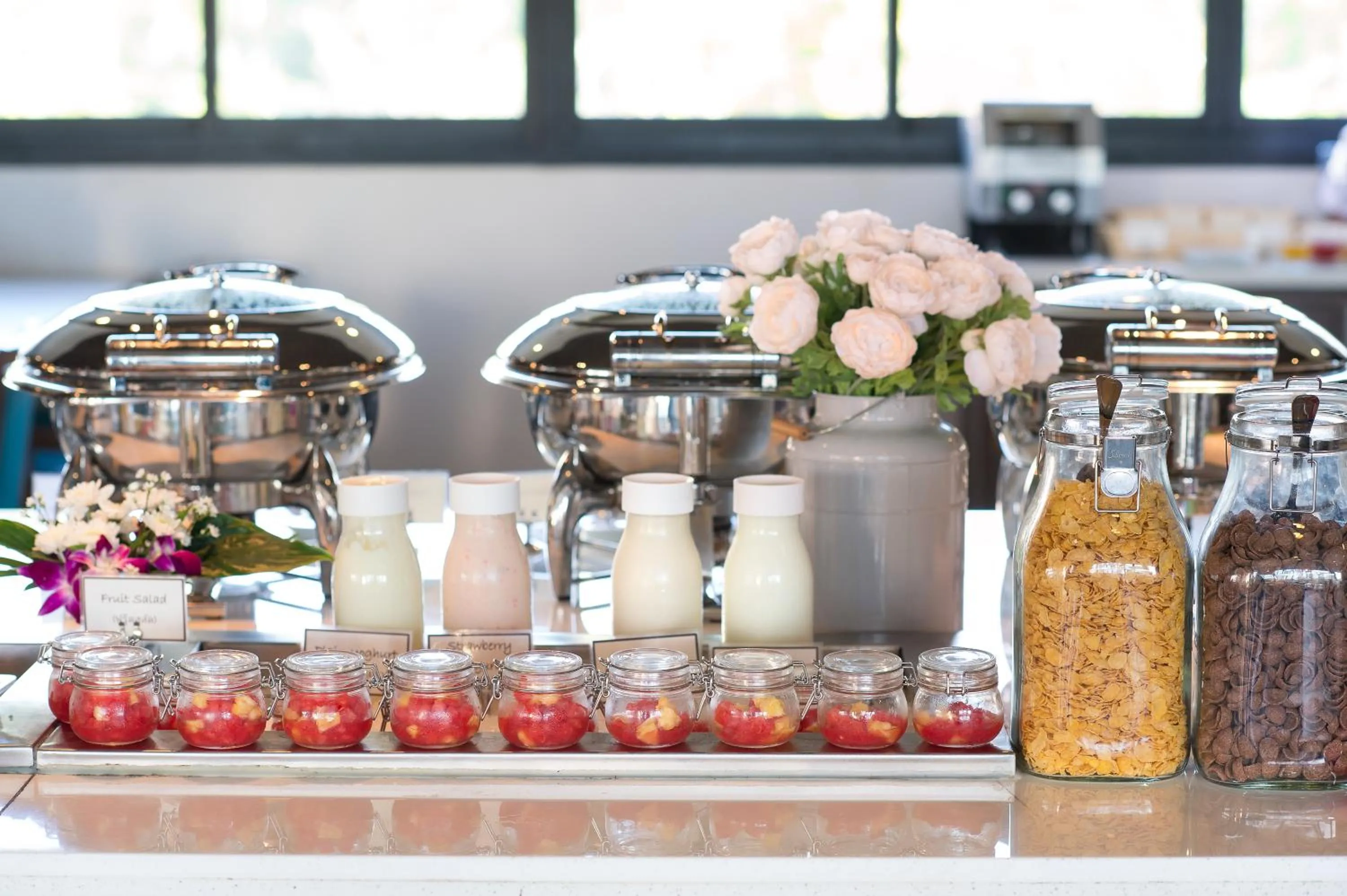 Buffet breakfast in Simplitel