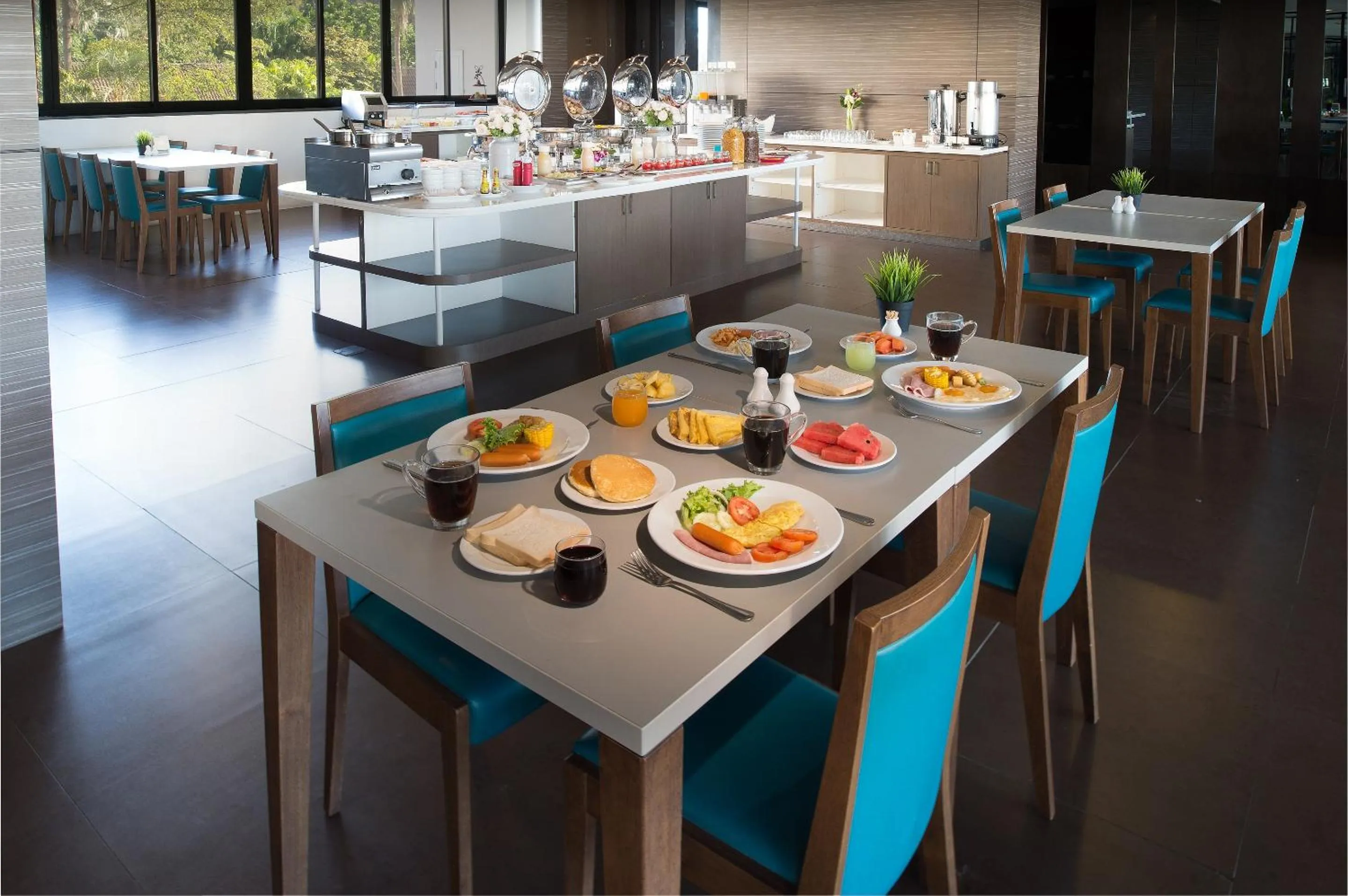 Buffet breakfast in Simplitel