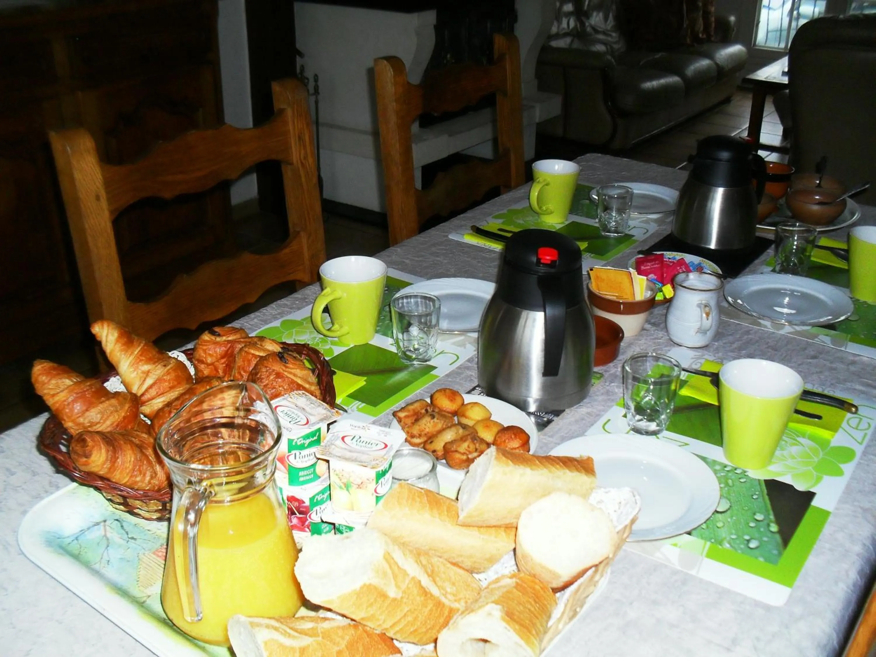 Food and drinks in 3 chambres à la campagne au nord d' Amiens