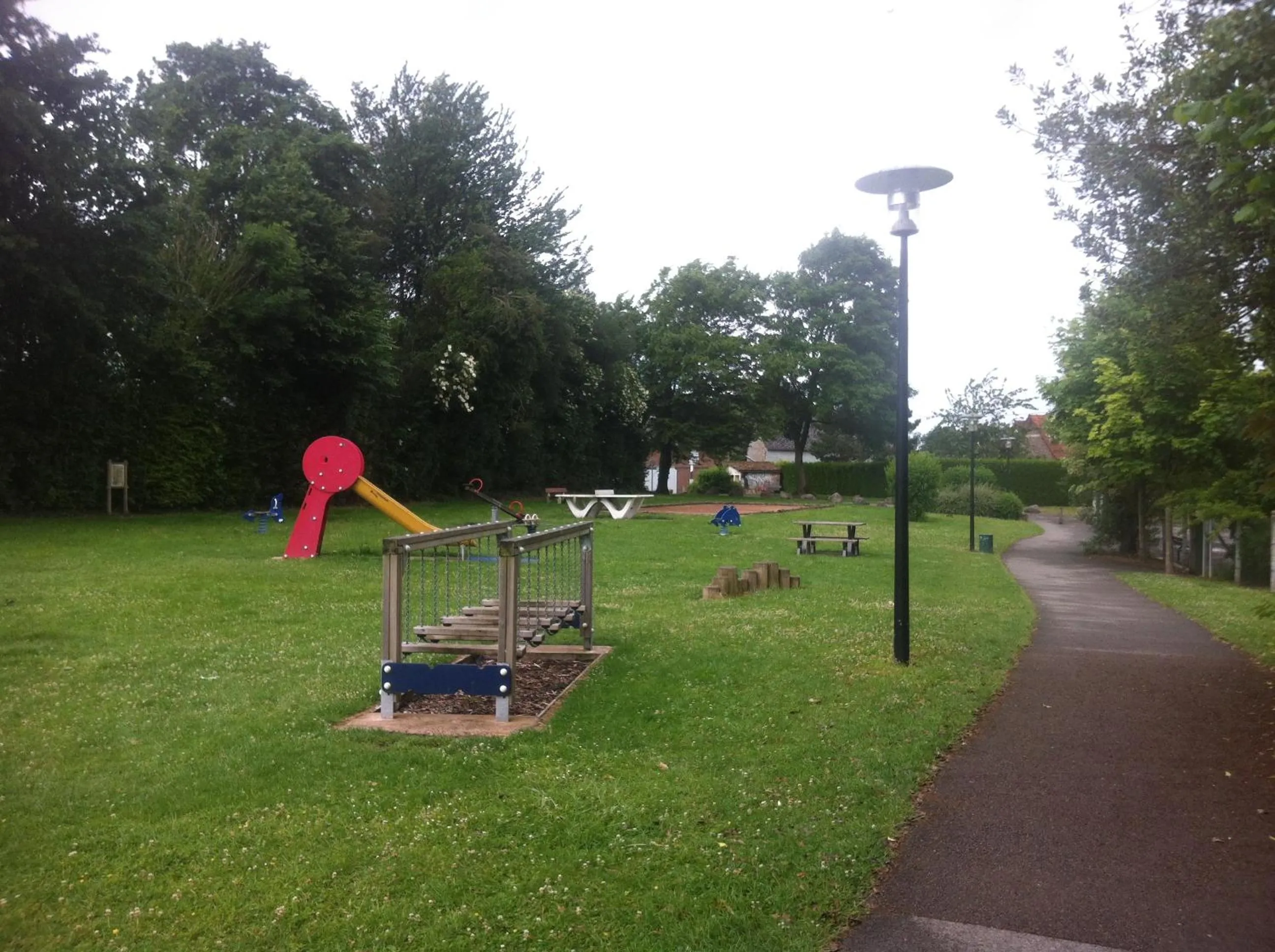 Children play ground in 3 chambres à la campagne au nord d' Amiens