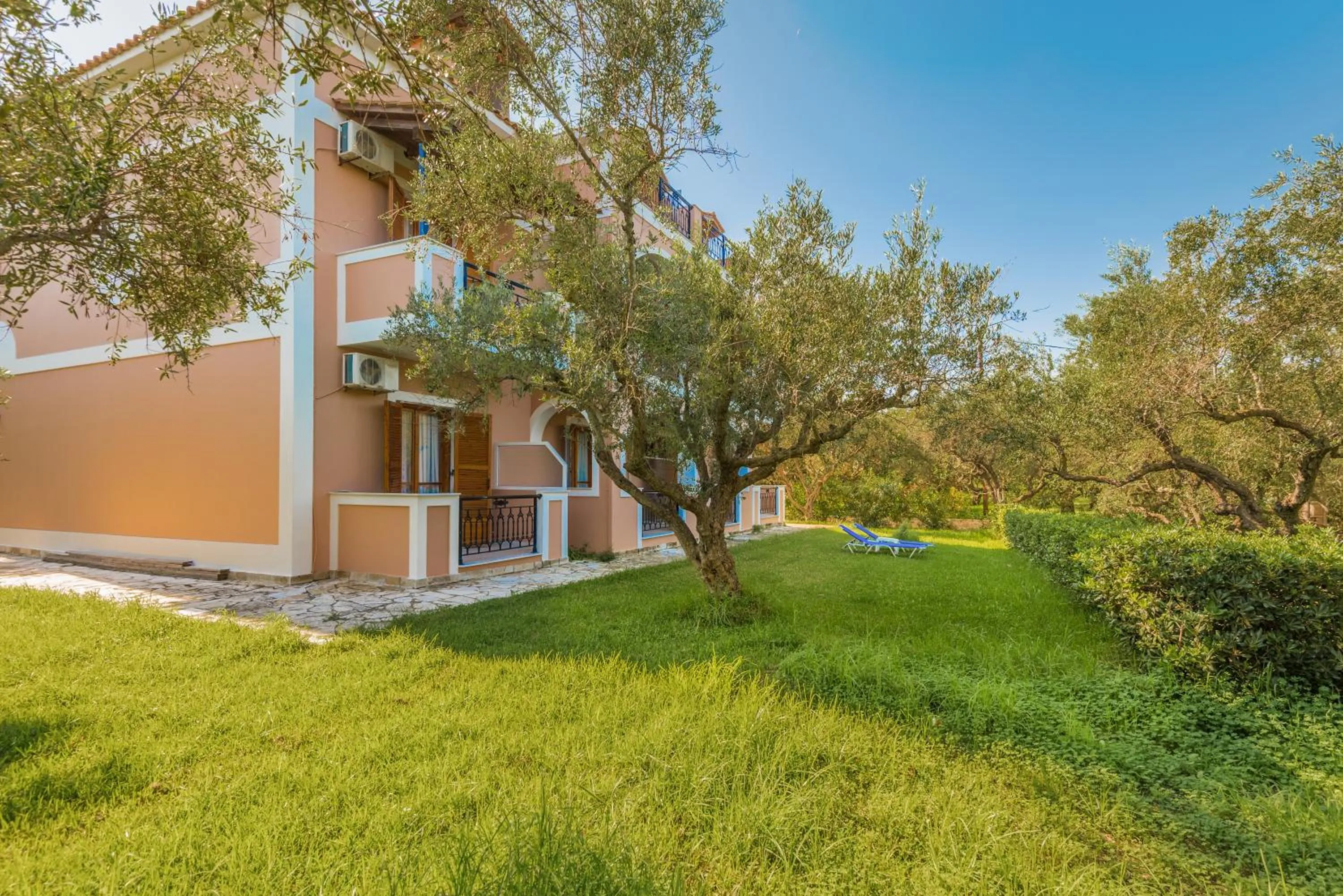 Kavos Psarou Studios & Apartments