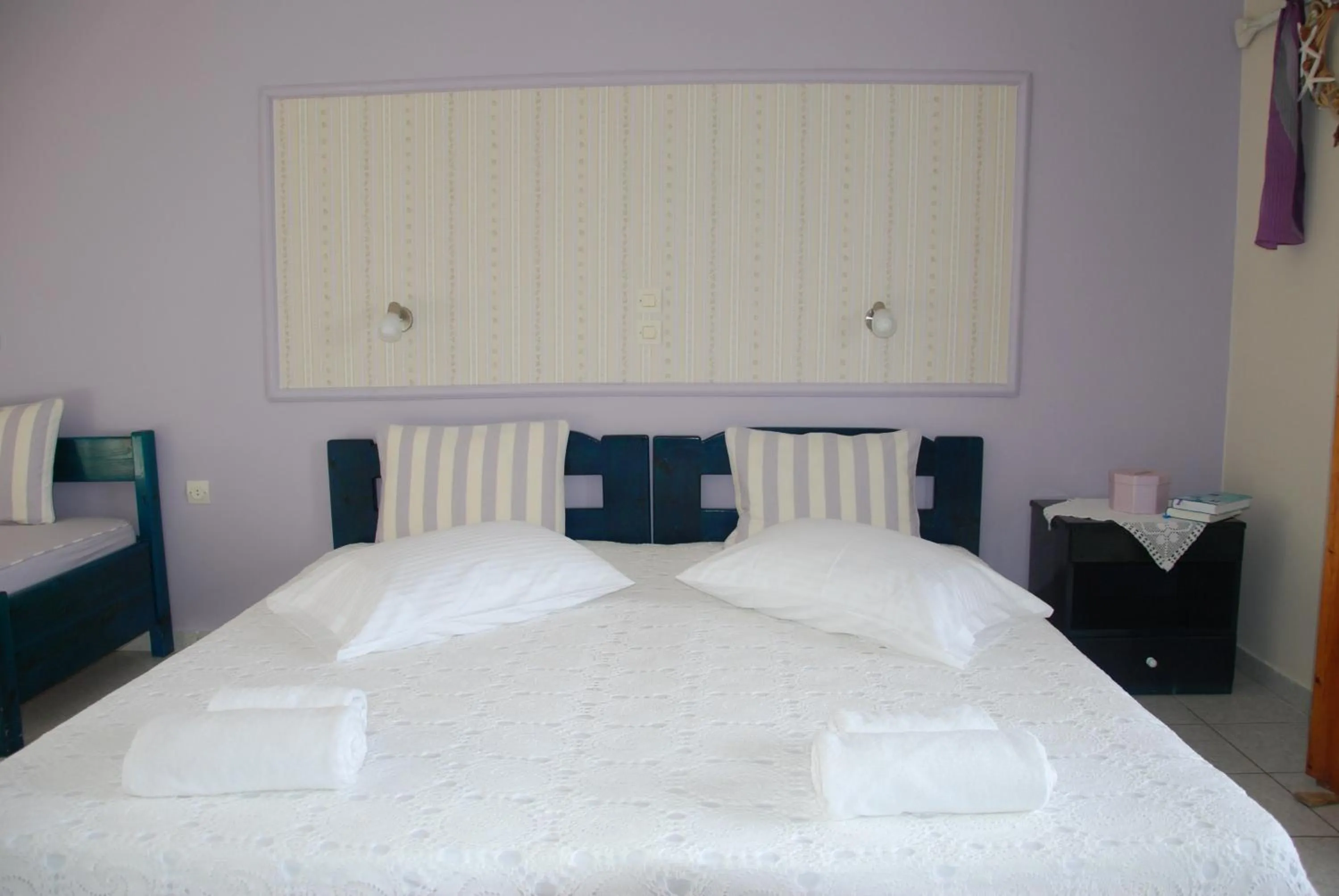 bunk bed, Bed in Kavos Psarou Studios & Apartments