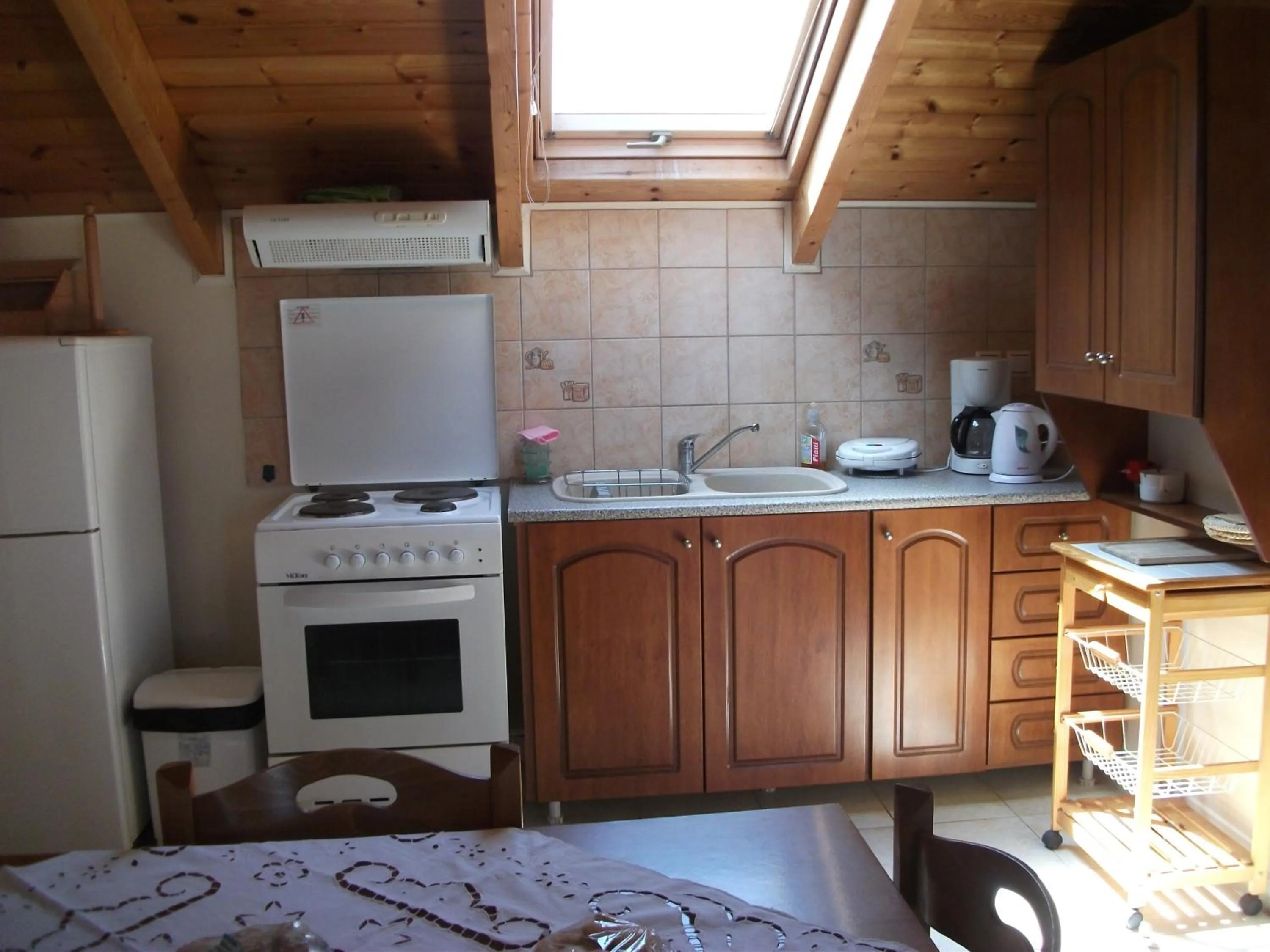 Kitchen or kitchenette in Kavos Psarou Studios & Apartments