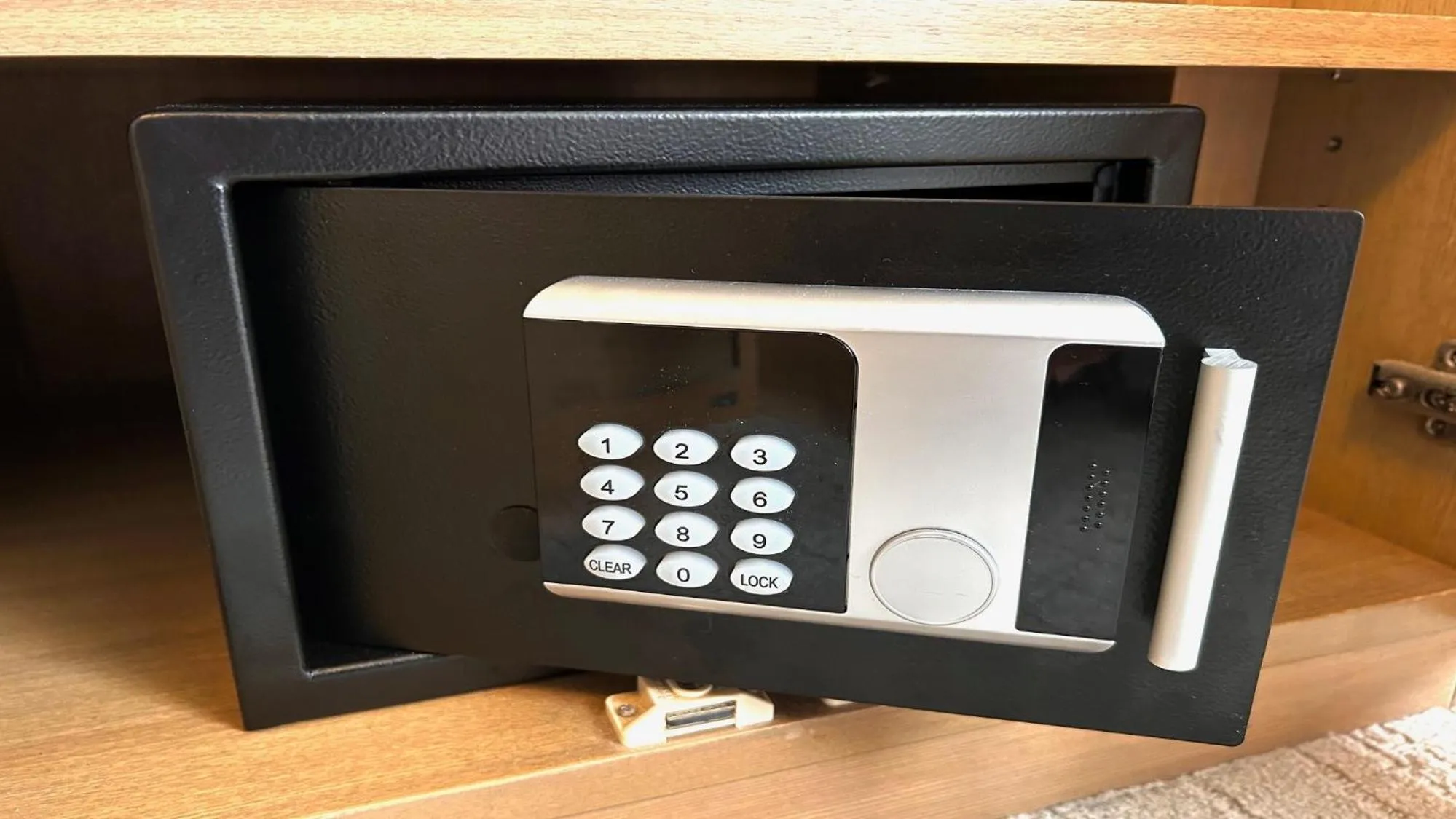 safe in Hotel Monterey Lasoeur Ginza