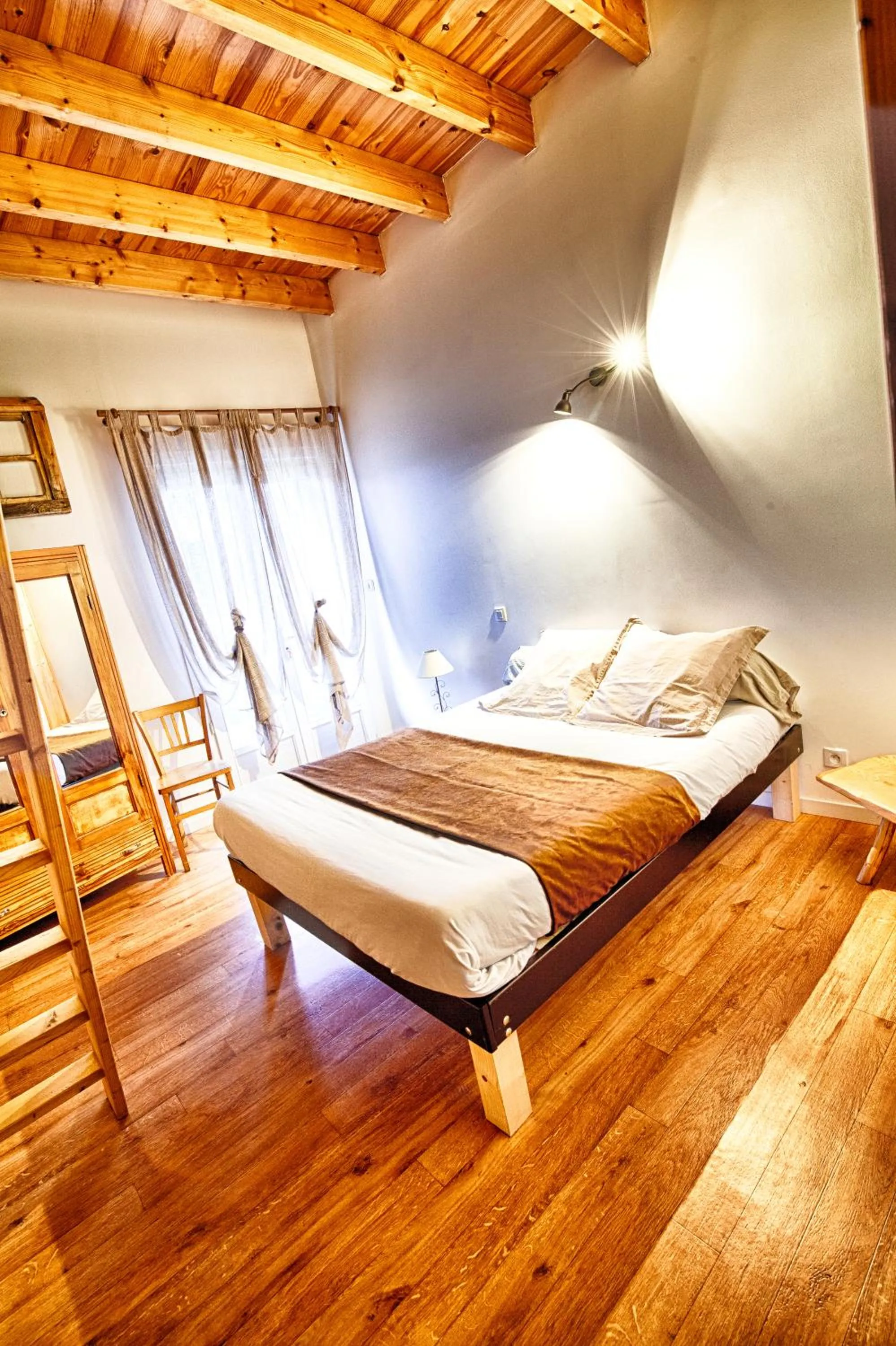 Bedroom, Bed in Les Cremades